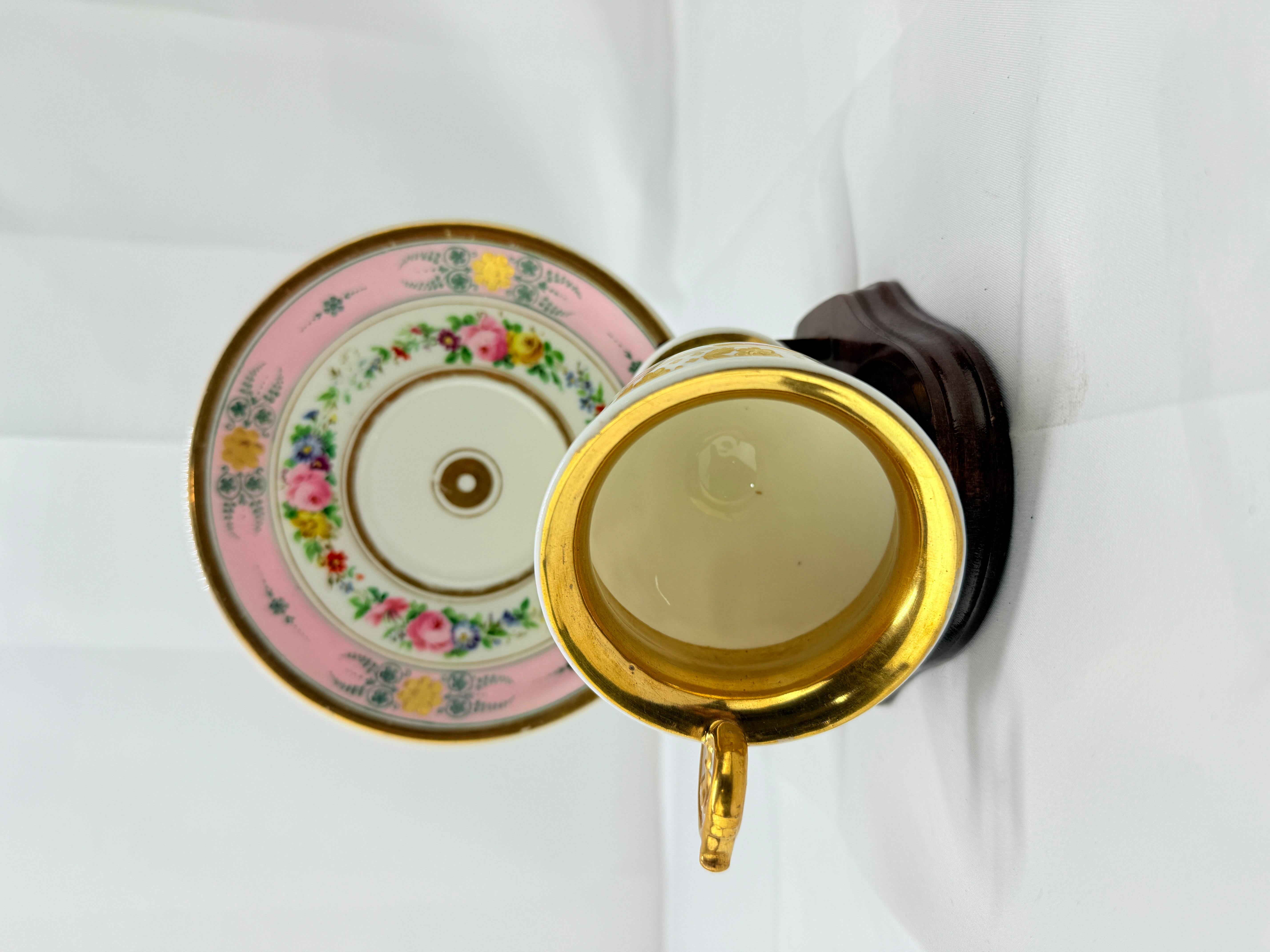 Porcellana Set di tazze e piattini in porcellana dorata Old Paris del XIX secolo in vendita