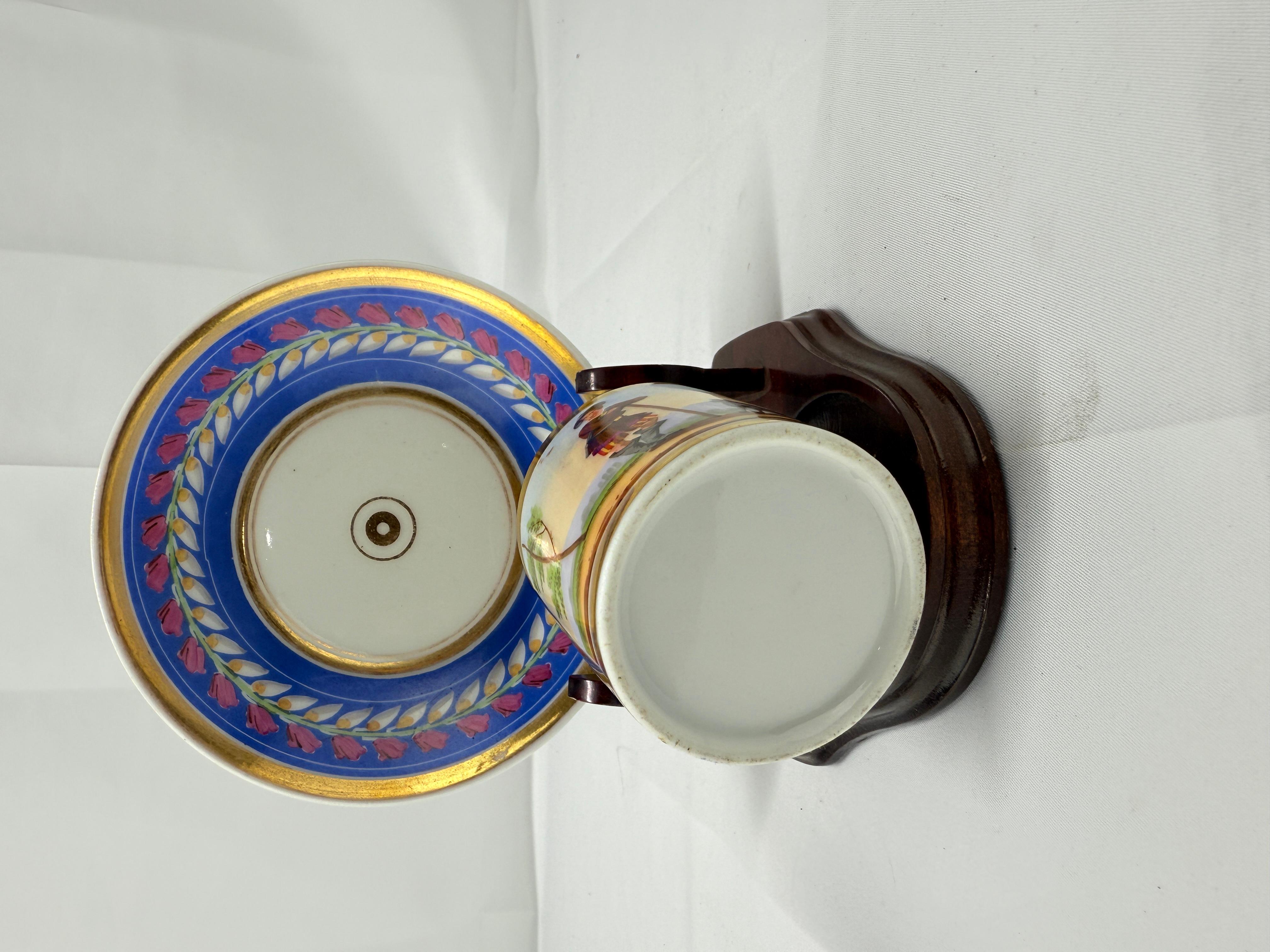 19. Jahrhundert, Old Paris Neoklassische Tasse & Untertasse Set Junger Mann mit Hund im Angebot 1