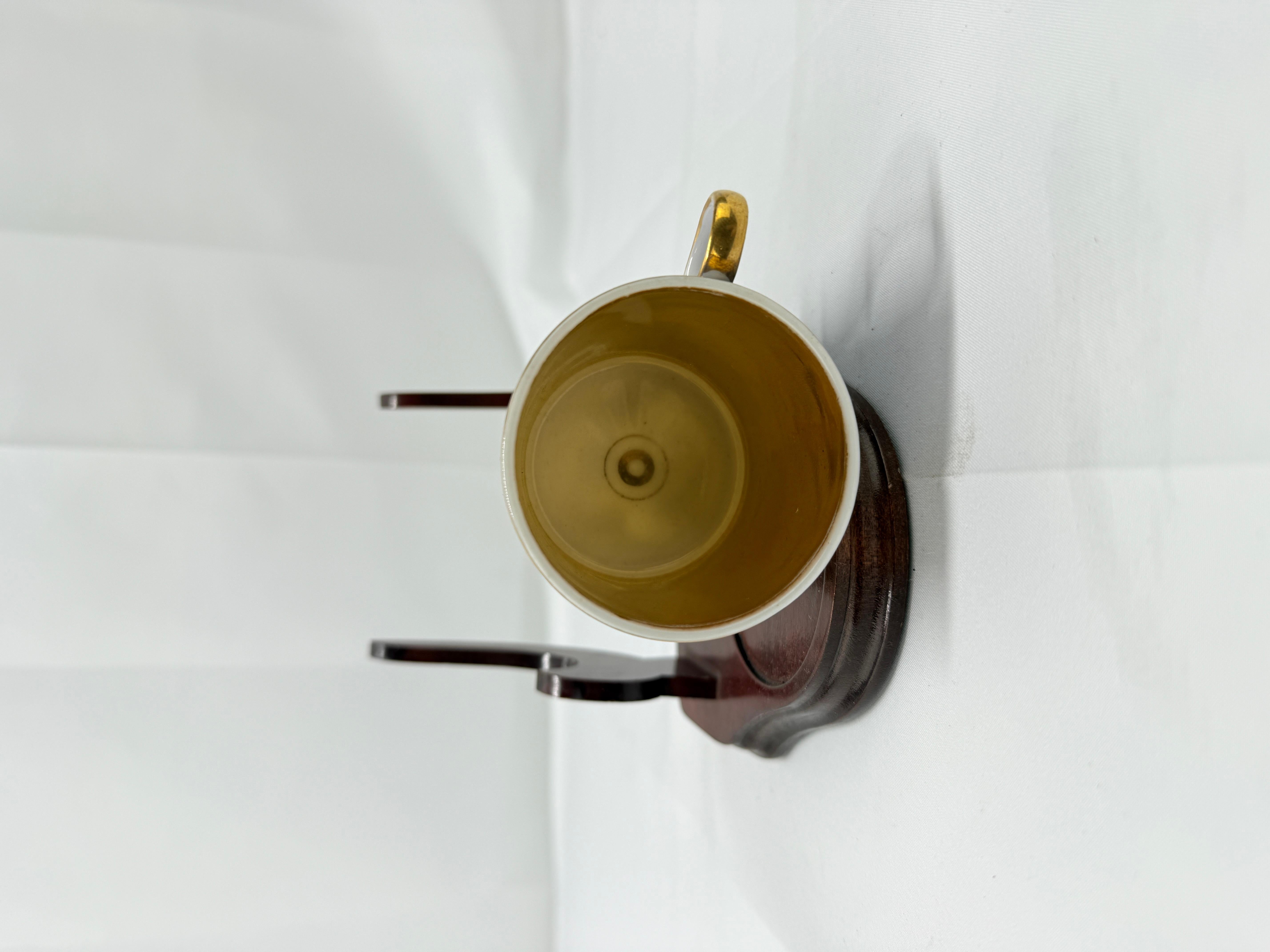 19. Jahrhundert, Old Paris Neoklassische Tasse & Untertasse Set Junger Mann mit Hund im Angebot 3