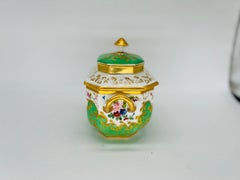 Old Paris, 19e siècle, Sucre couvert en porcelaine dorée et émail floral