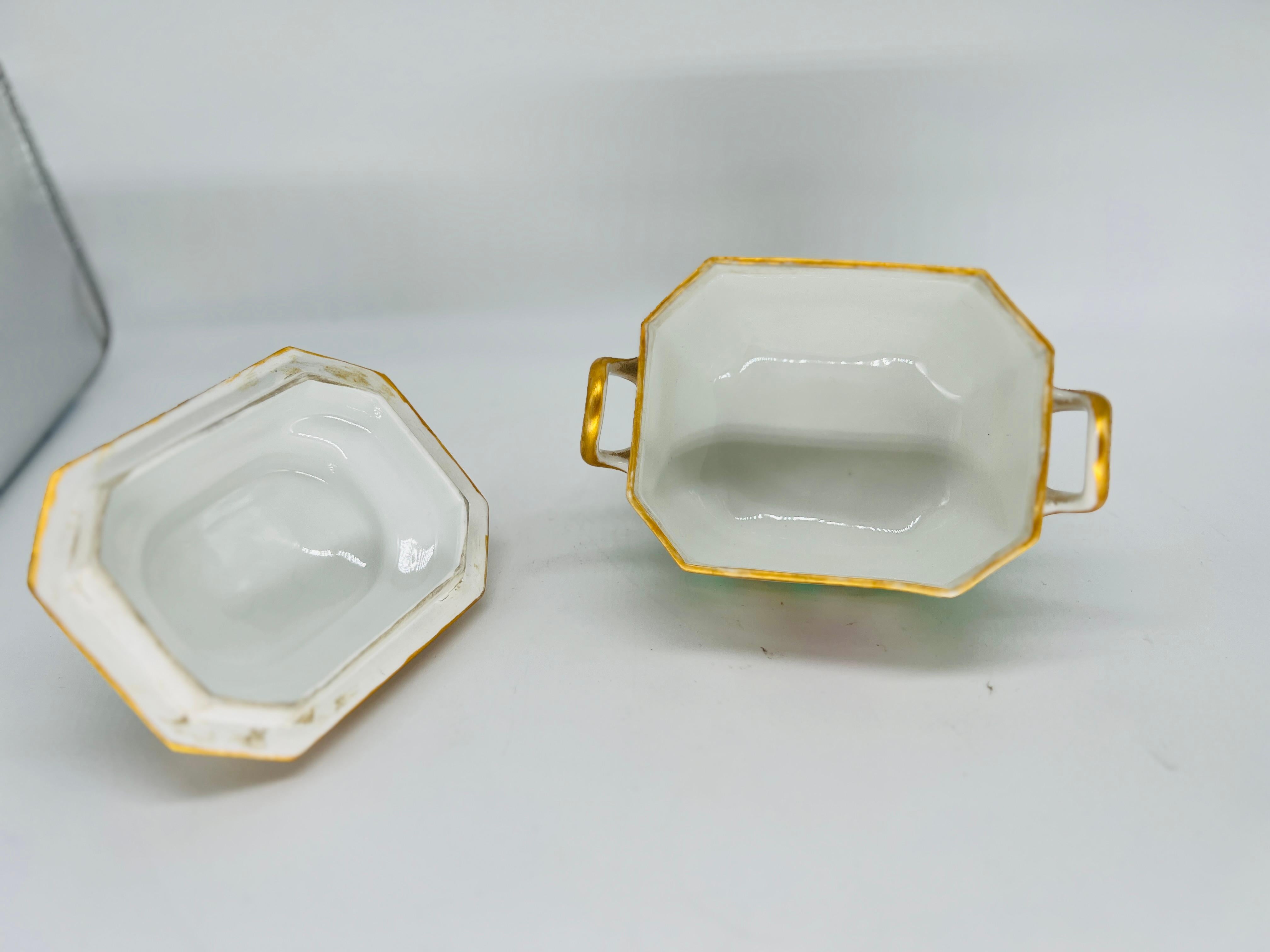 Azucarero de Porcelana Dorada y Esmalte Floral del Siglo XIX, Old Paris en Bueno estado para la venta en Atlanta, GA