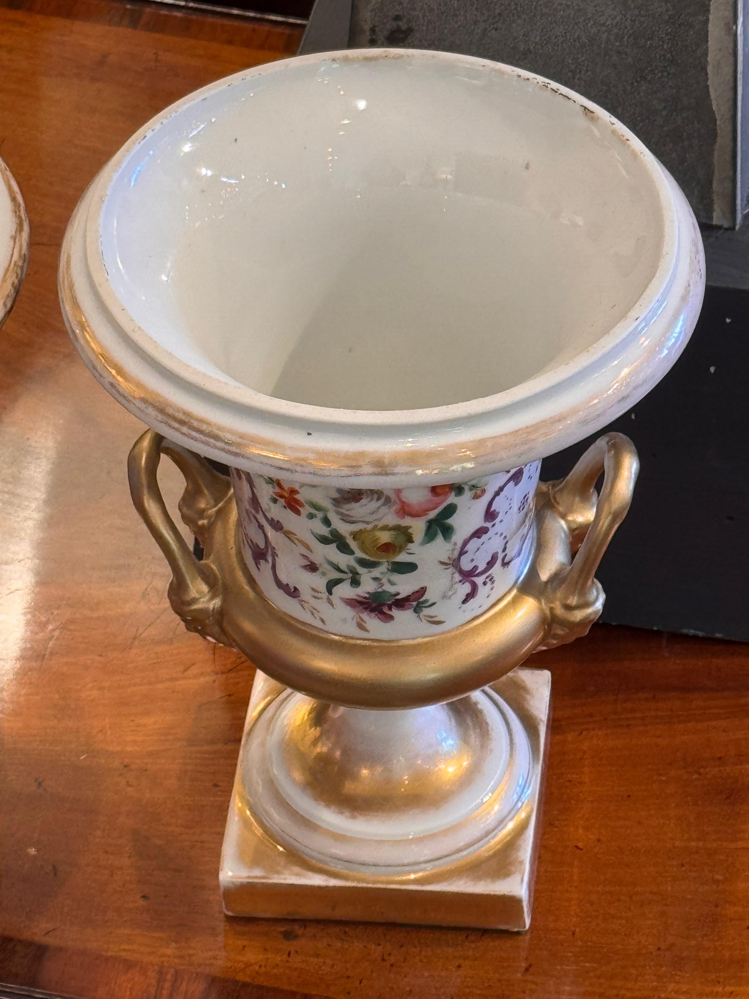 Ceramica Urne Old Paris del XIX secolo - una coppia in vendita