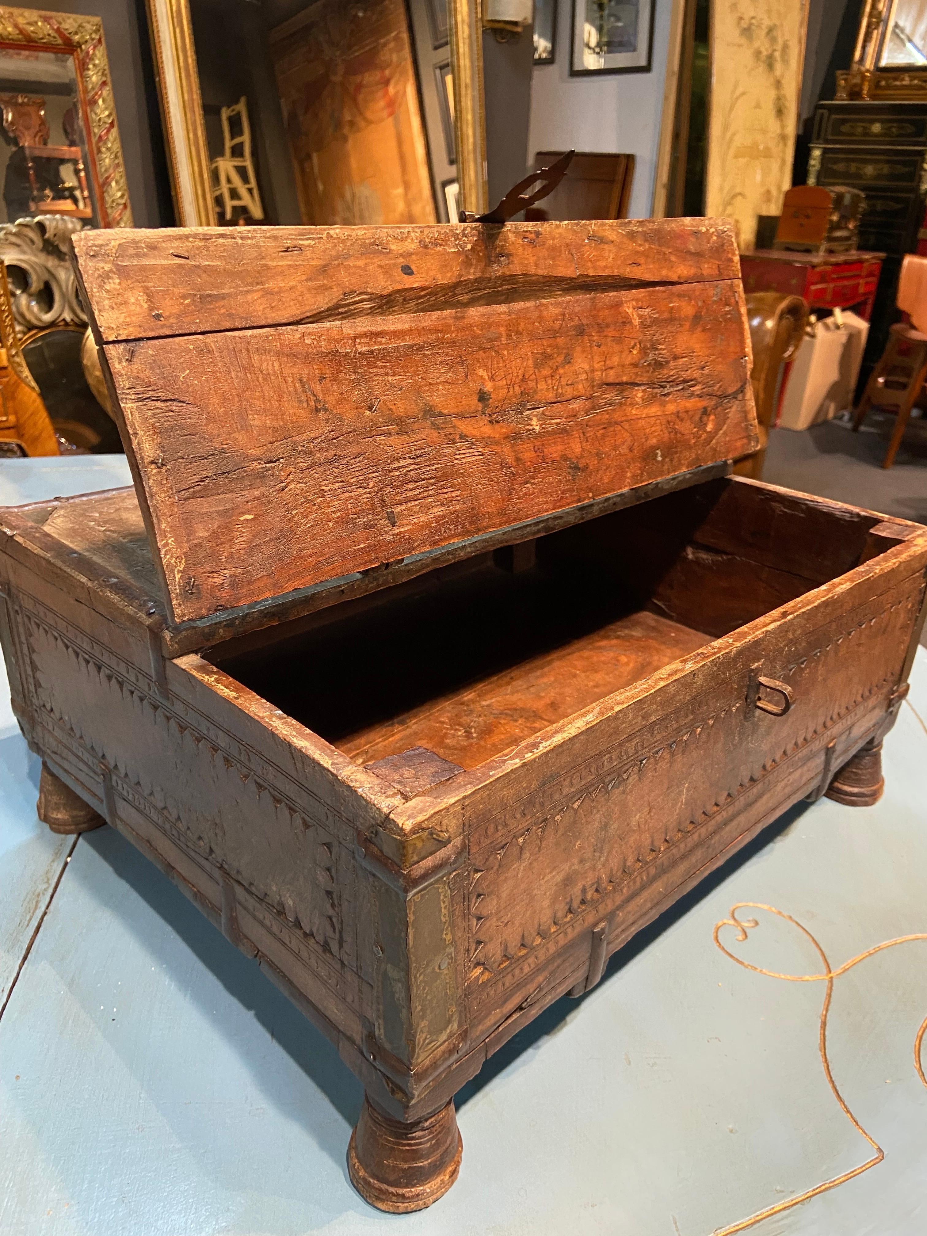 Anglo-Indian 19th Century Old Portable Chest in Wood and Iron Frames Resting on Four Feet For Sale