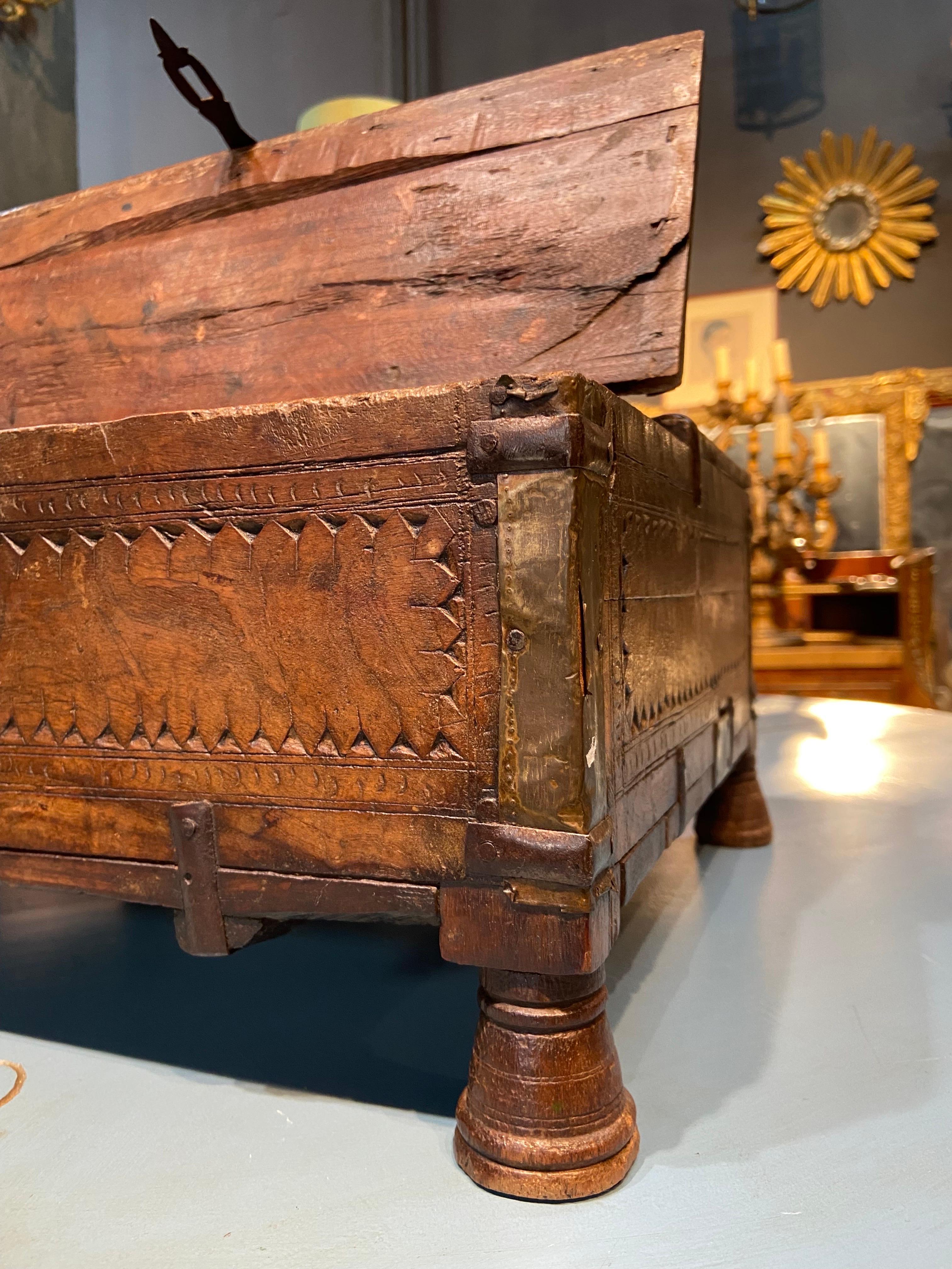 Hand-Carved 19th Century Old Portable Chest in Wood and Iron Frames Resting on Four Feet For Sale