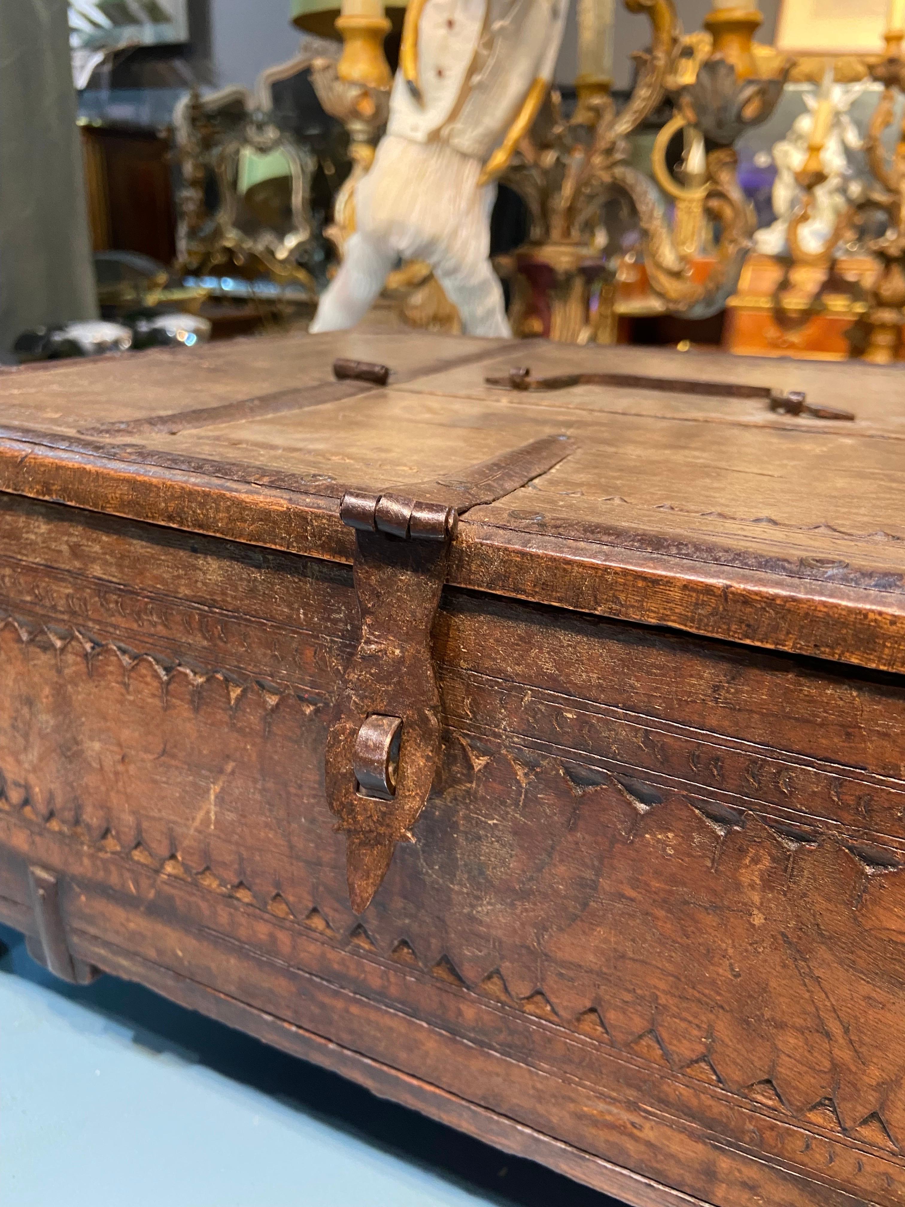 19th Century Old Portable Chest in Wood and Iron Frames Resting on Four Feet For Sale 2
