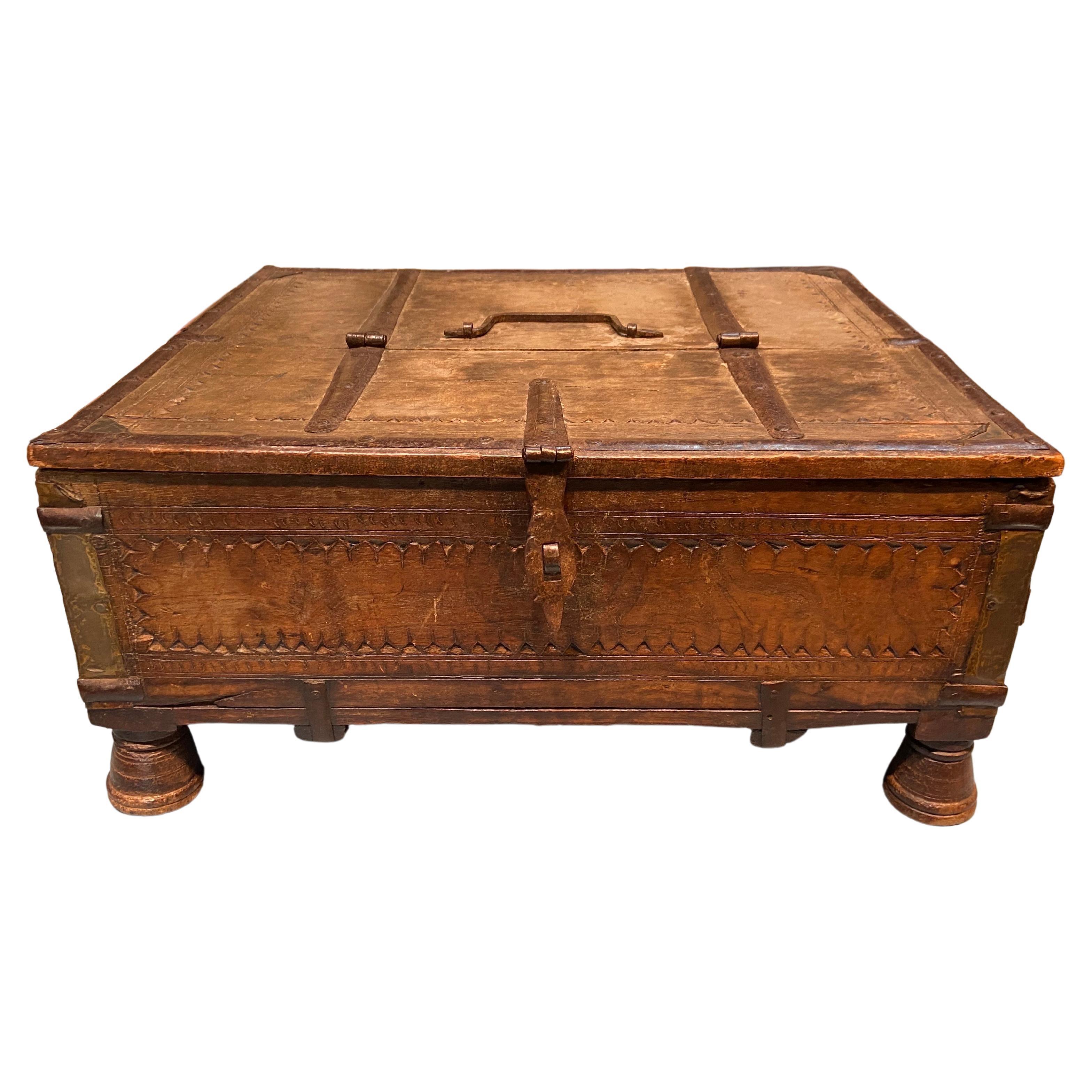 19th Century Old Portable Chest in Wood and Iron Frames Resting on Four Feet For Sale