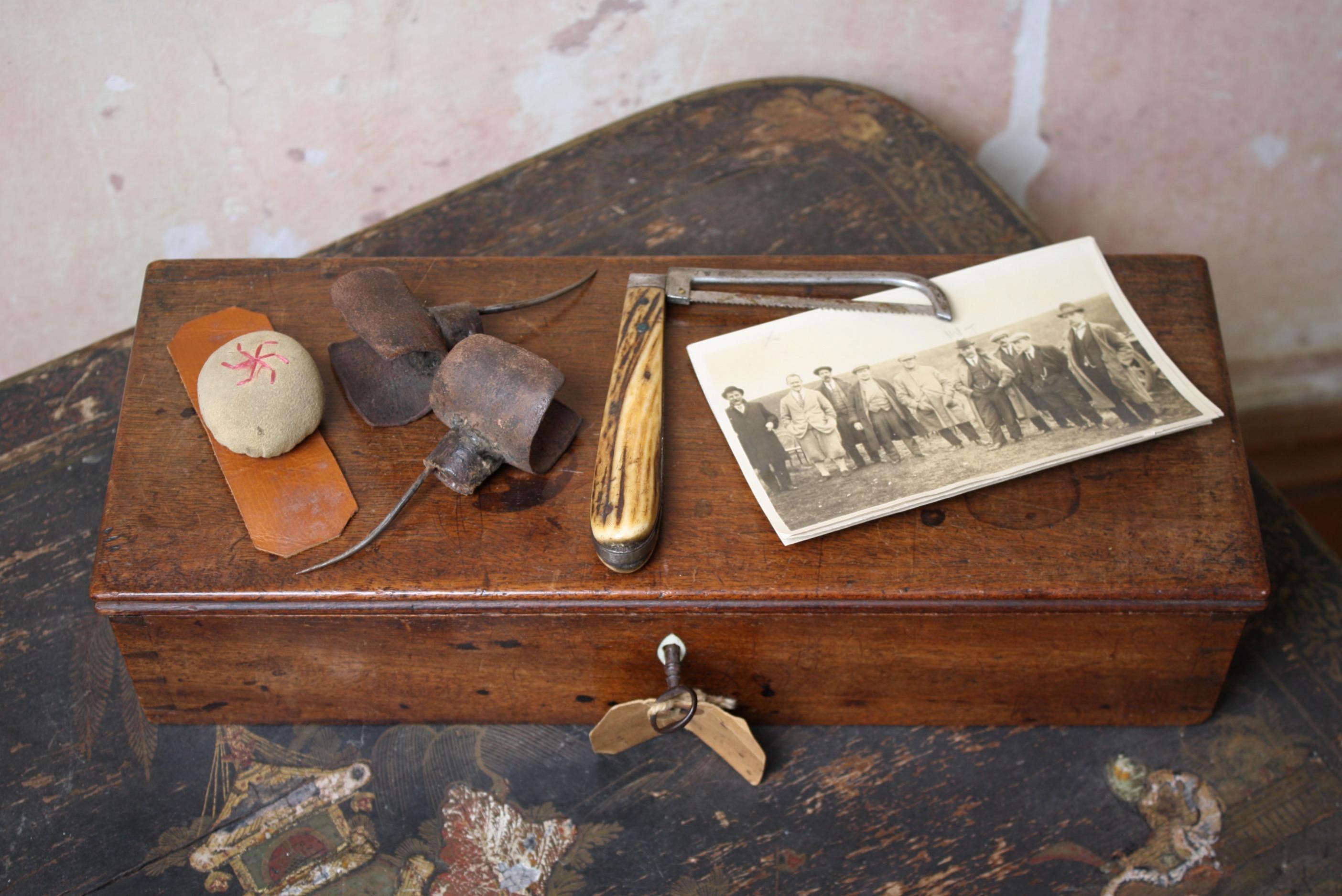 English 19th Century Old Will Jackson Cocking Cock Fighting Spurs Photos & Ephemera