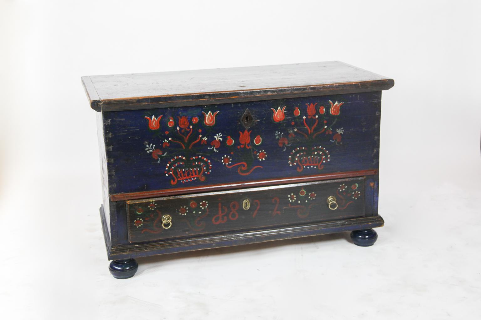 19th Century One Drawer Painted Blanket Chest 4