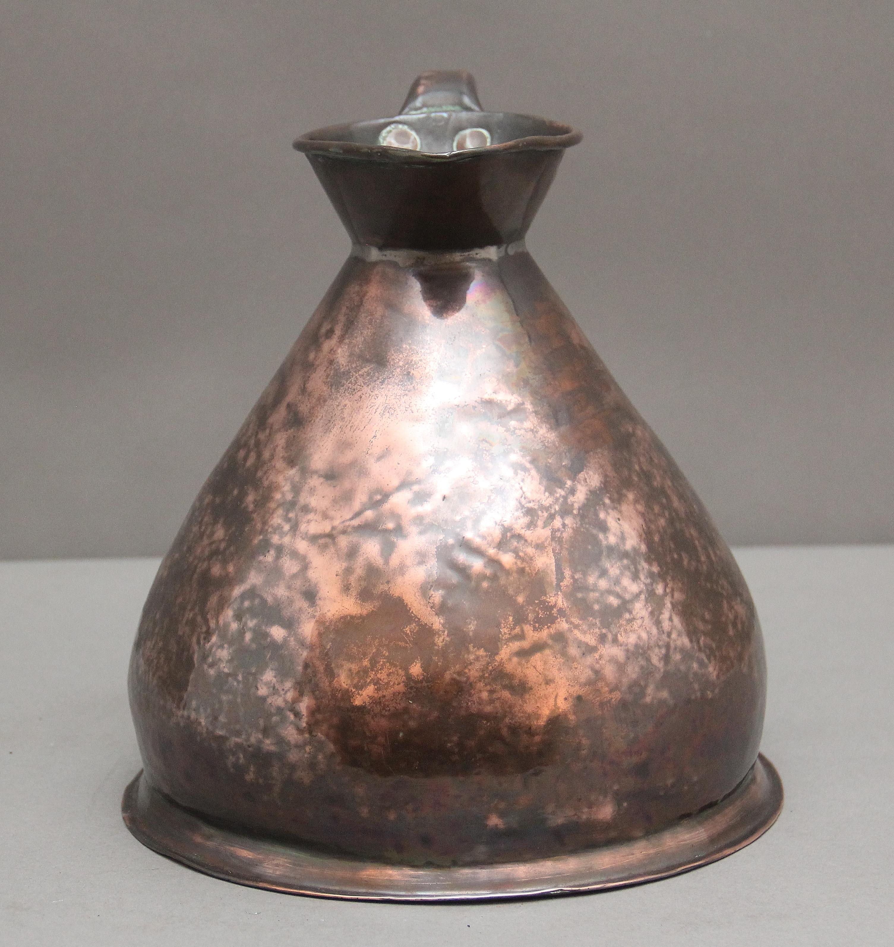 19th Century one gallon copper measuring jug In Good Condition In Martlesham, GB