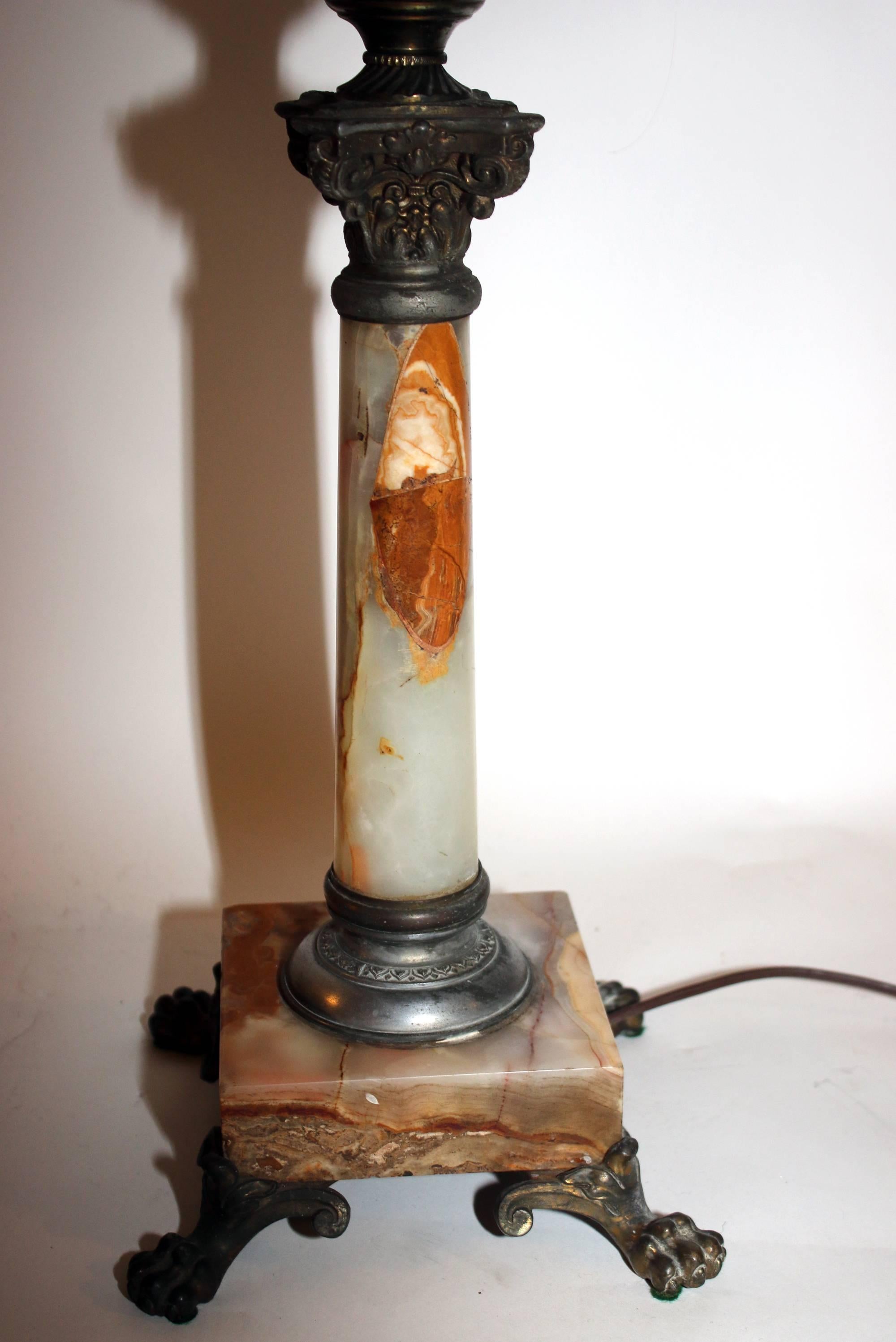 Napoléon III Lampe de bureau du XIXe siècle en marbre onyx et bronze réticulé en vente