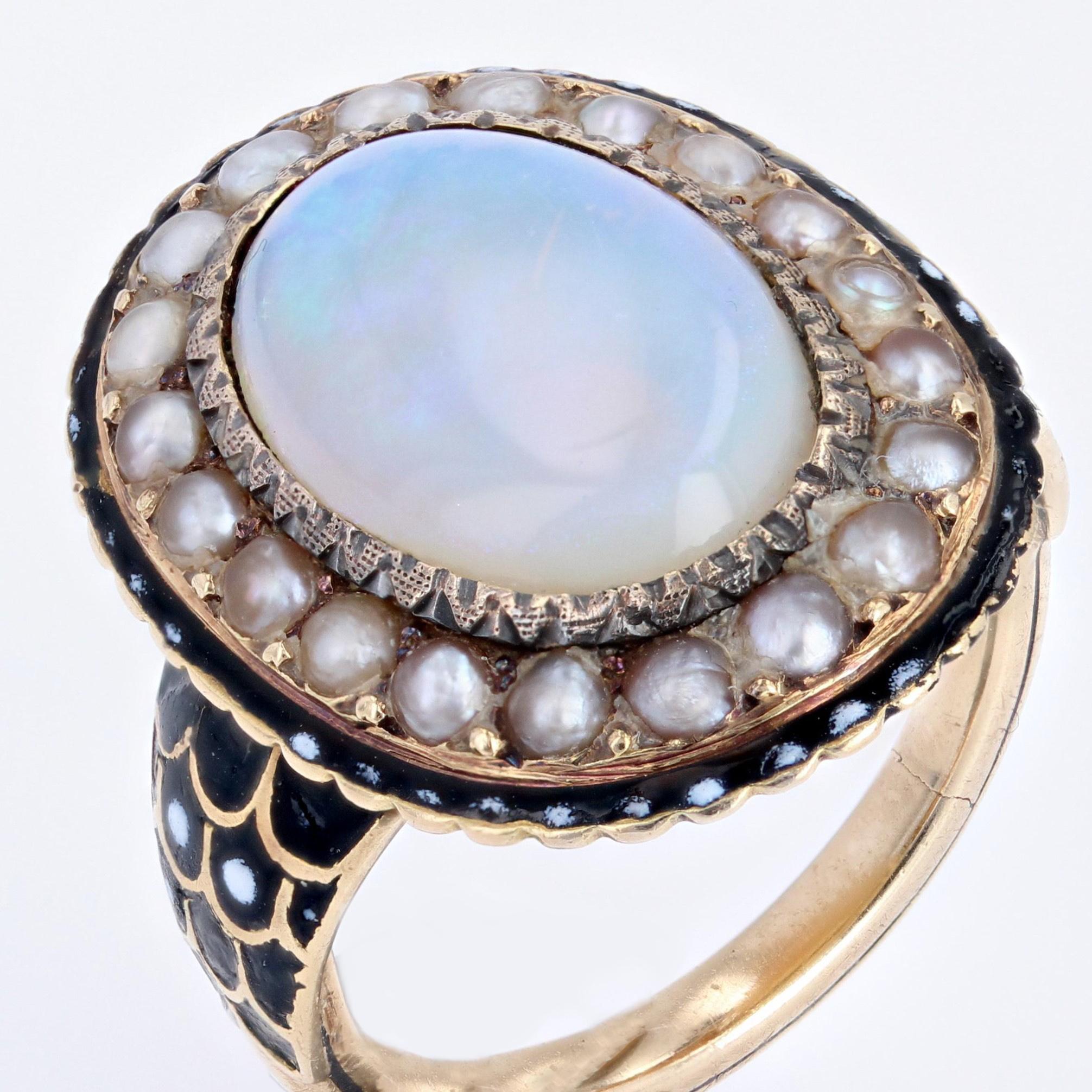 Bague en or jaune 18 carats avec opale, perle fine et émail du 19e siècle en vente 5