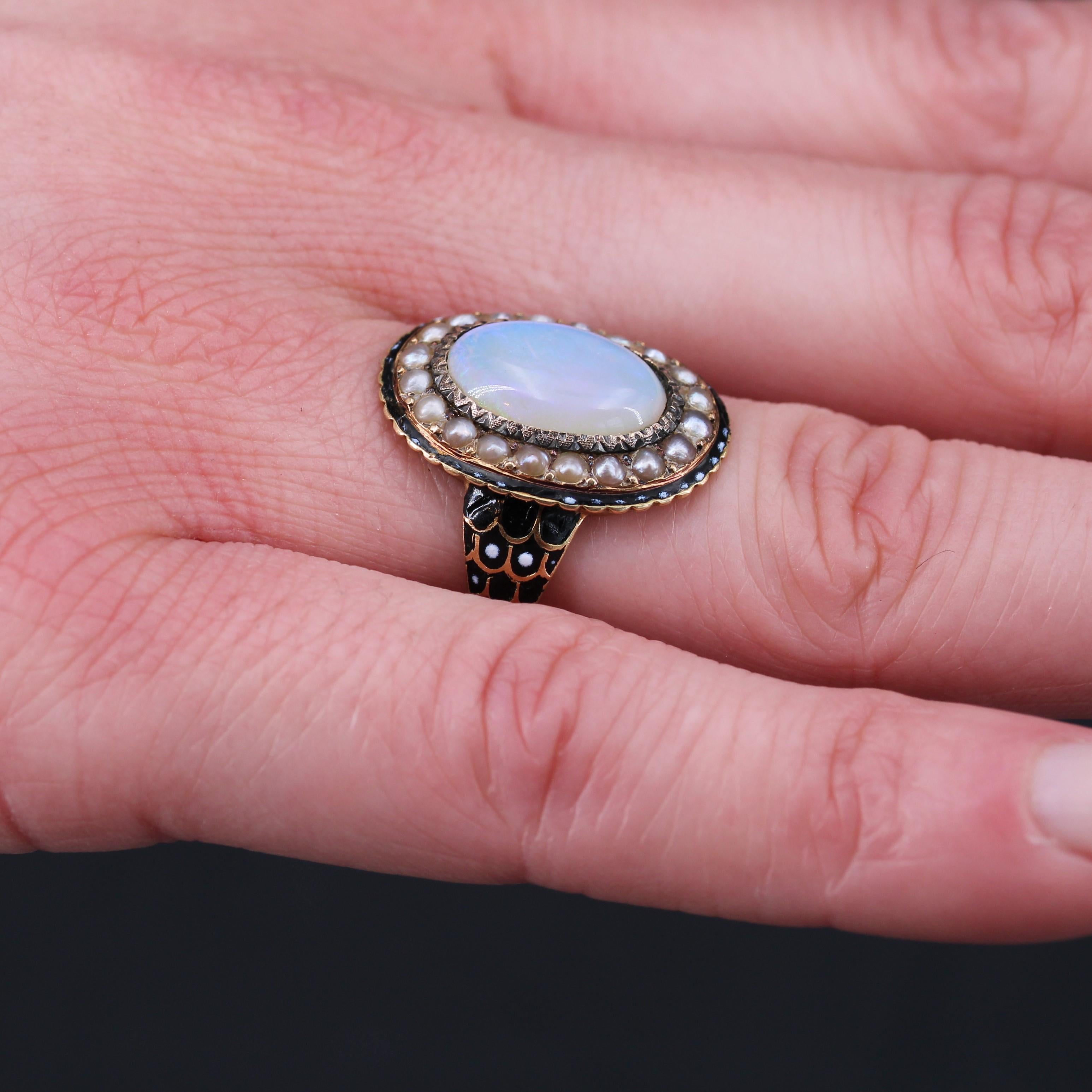Bague en or jaune 18 carats avec opale, perle fine et émail du 19e siècle en vente 8