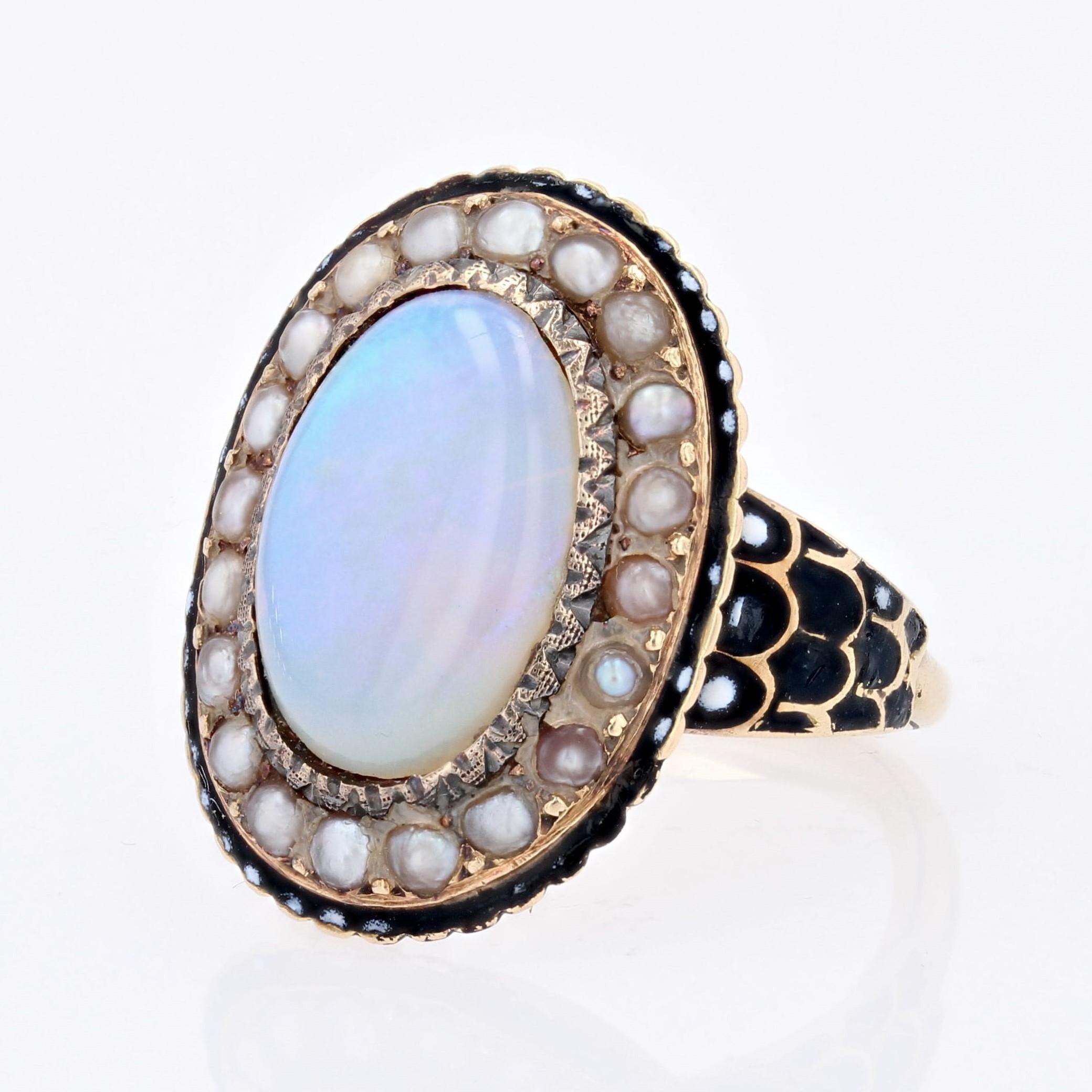 Bague en or jaune 18 carats avec opale, perle fine et émail du 19e siècle en vente 3