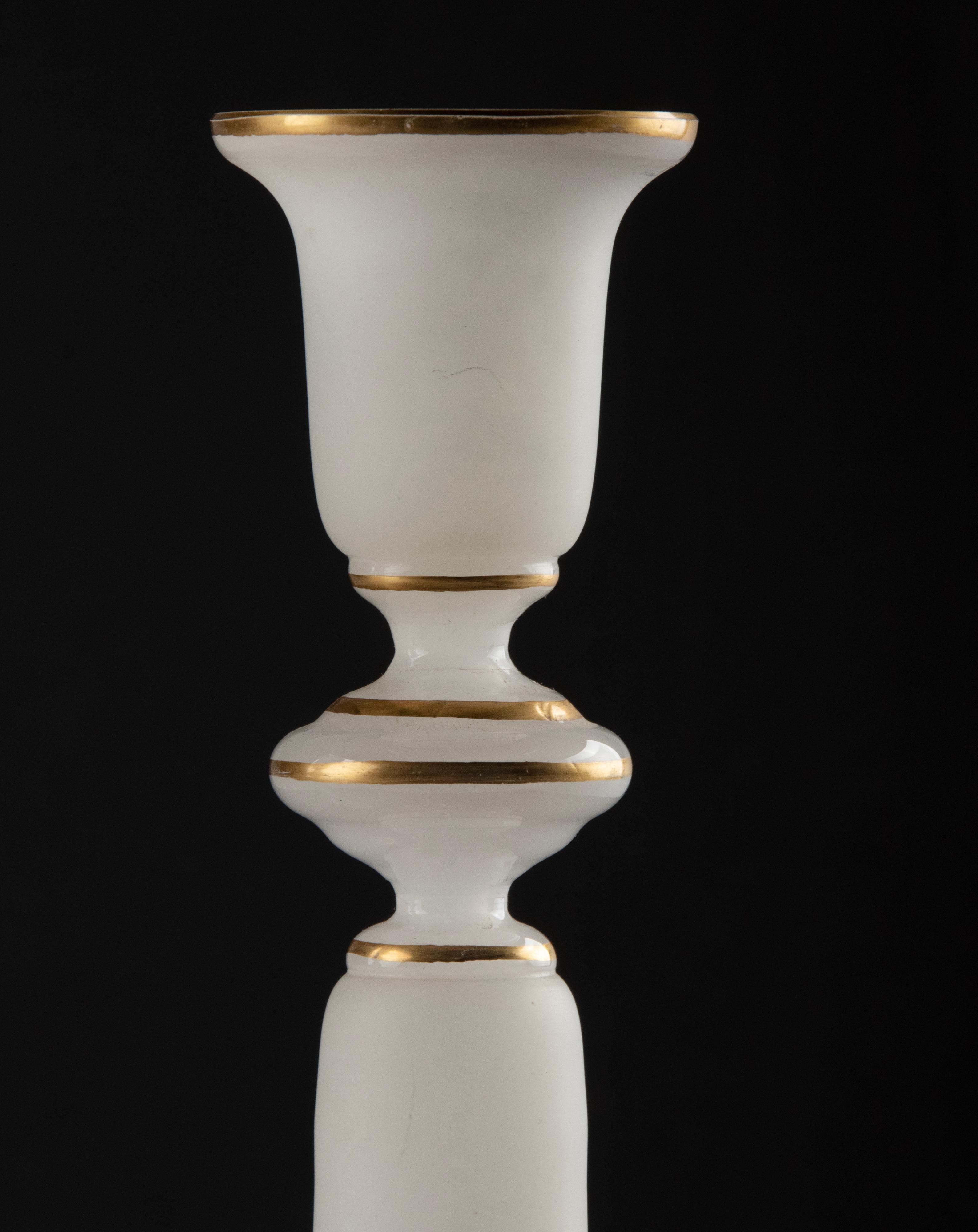 Opalglas-Kerzenständer aus dem 19. Jahrhundert im Angebot 5