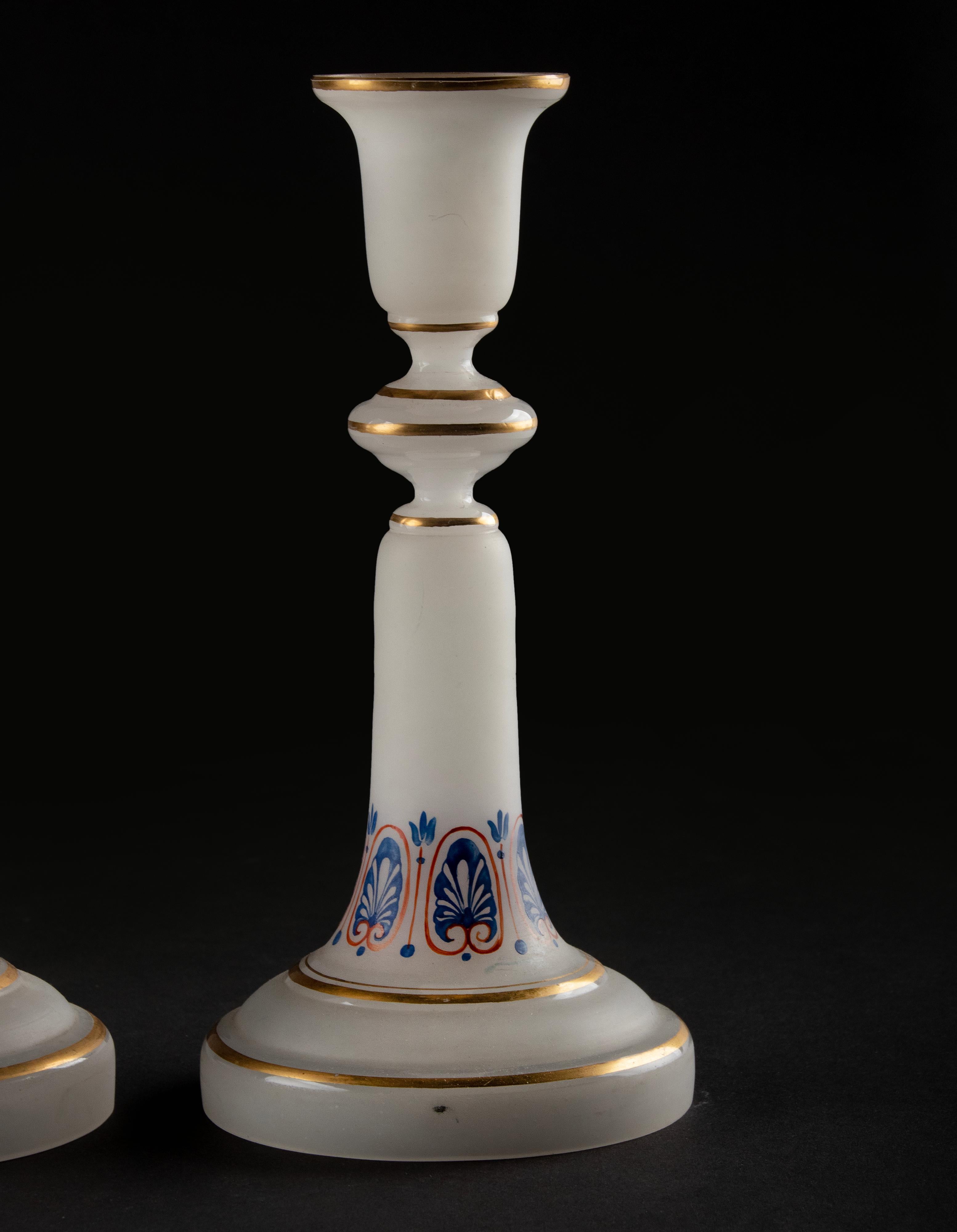 Opalglas-Kerzenständer aus dem 19. Jahrhundert im Angebot 6