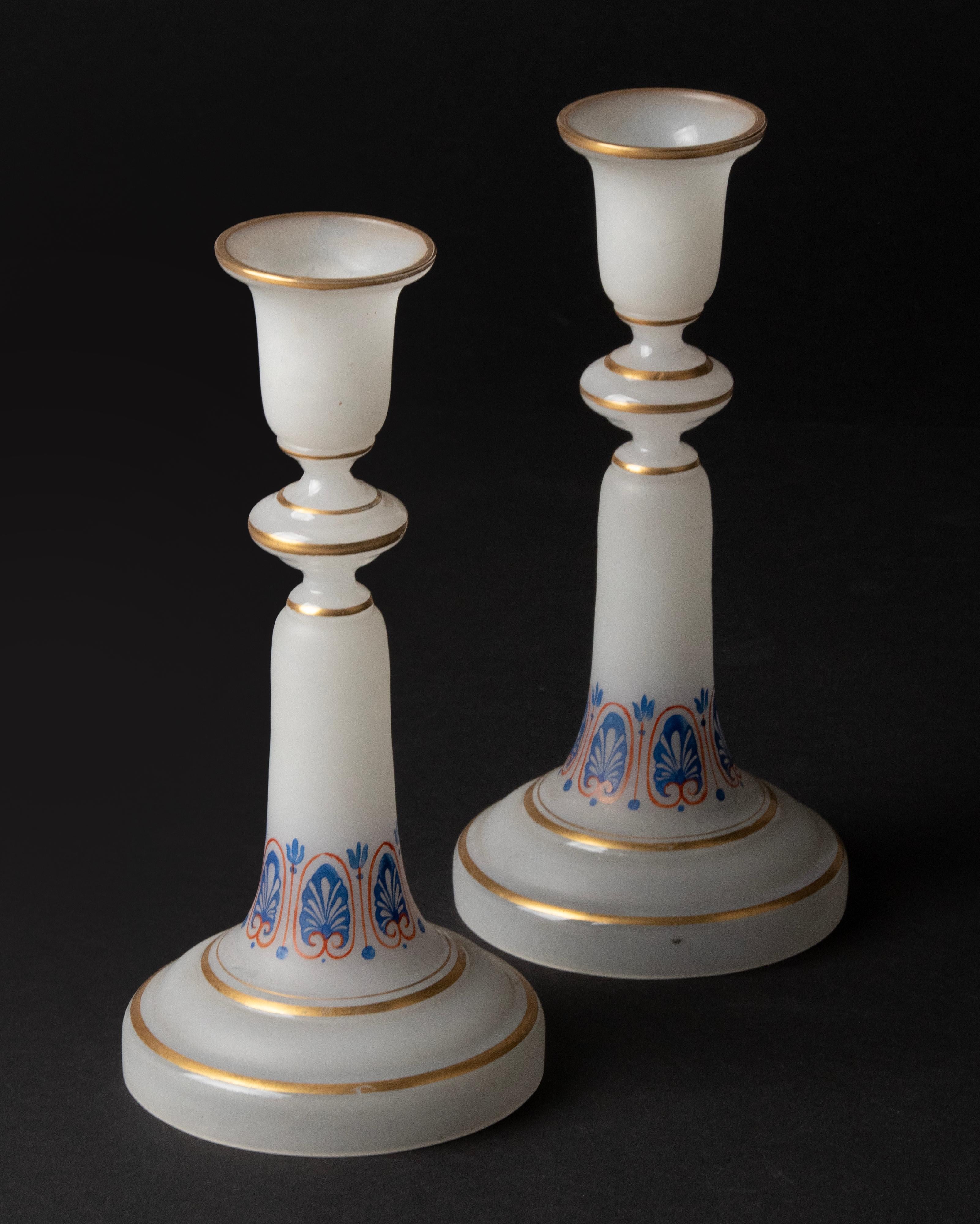 Opalglas-Kerzenständer aus dem 19. Jahrhundert (Glas) im Angebot