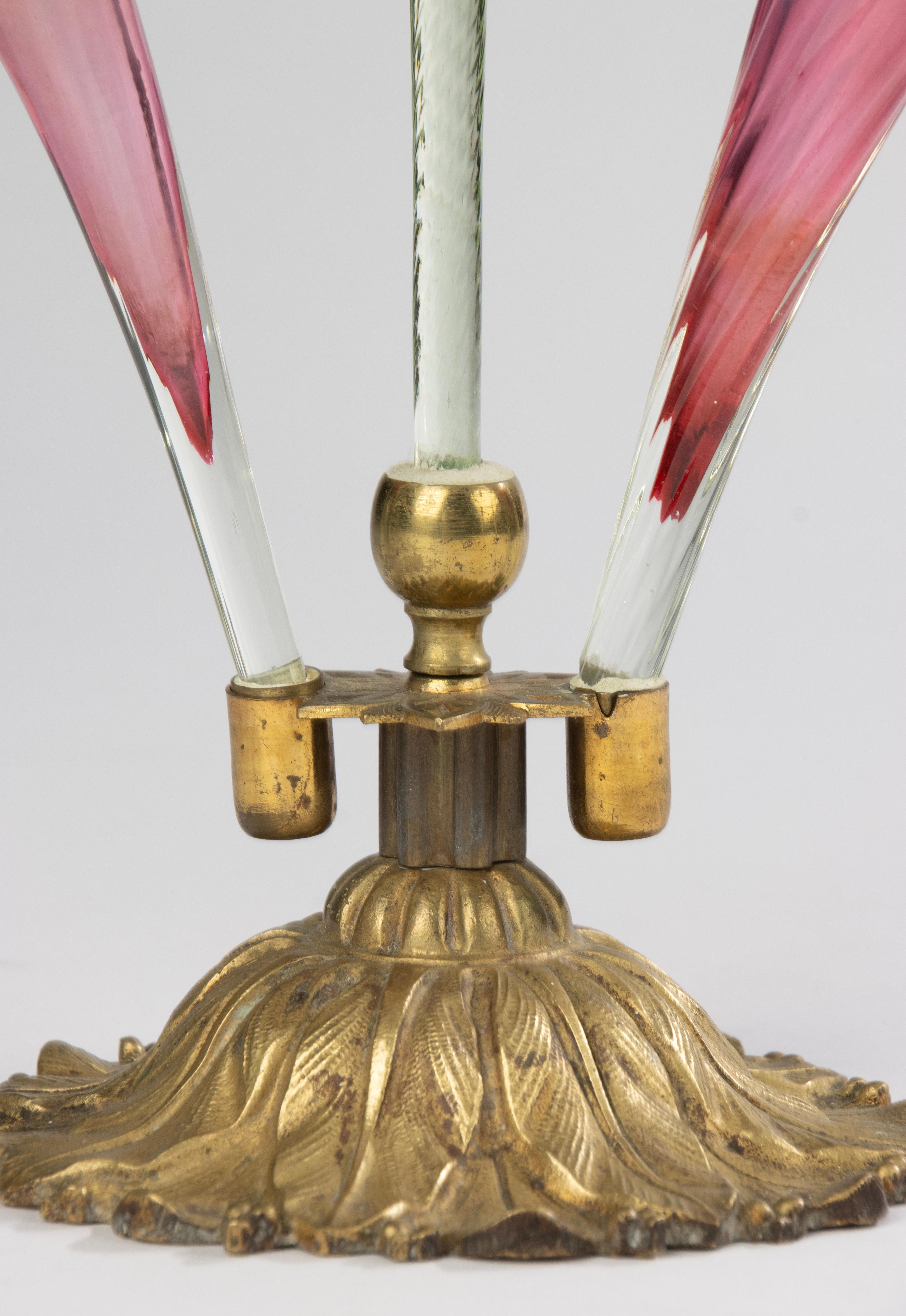 Britannico Vaso centrale in vetro opalino del XIX secolo - Base in bronzo in vendita