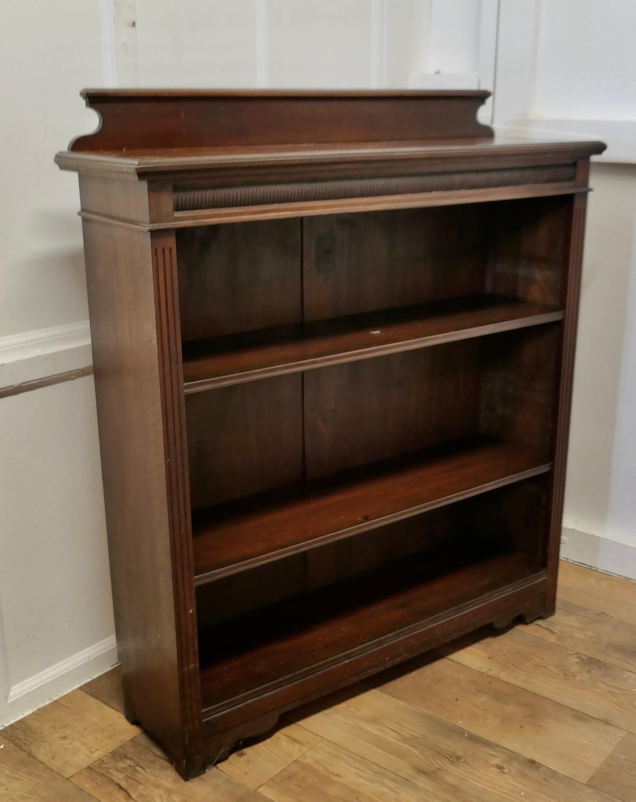 19th Century Open Bookcase.  This is a good roomy bookcase   In Good Condition For Sale In Chillerton, Isle of Wight