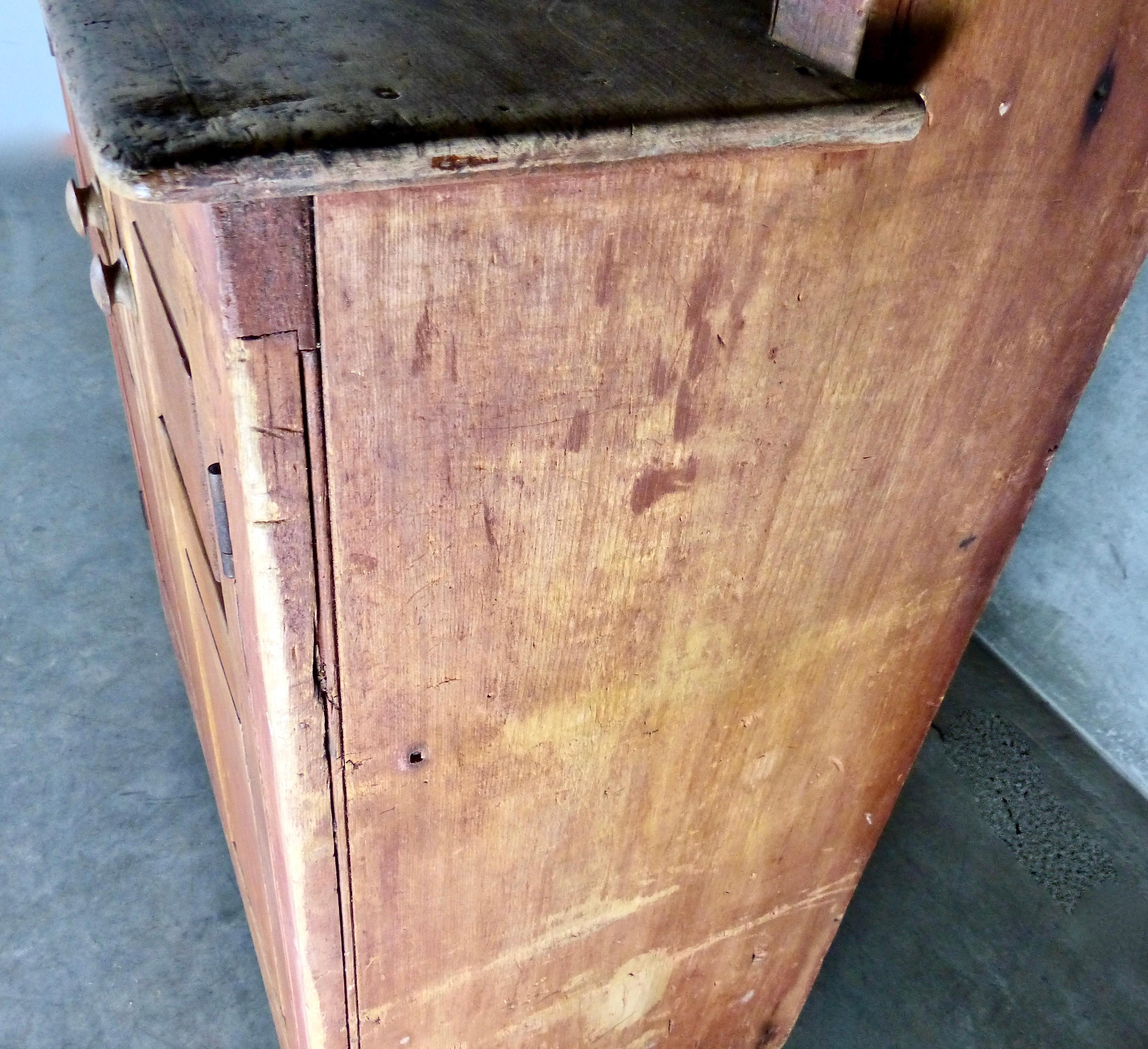 19th Century Open Pine Dish Cupboard In Good Condition In Surrey, BC