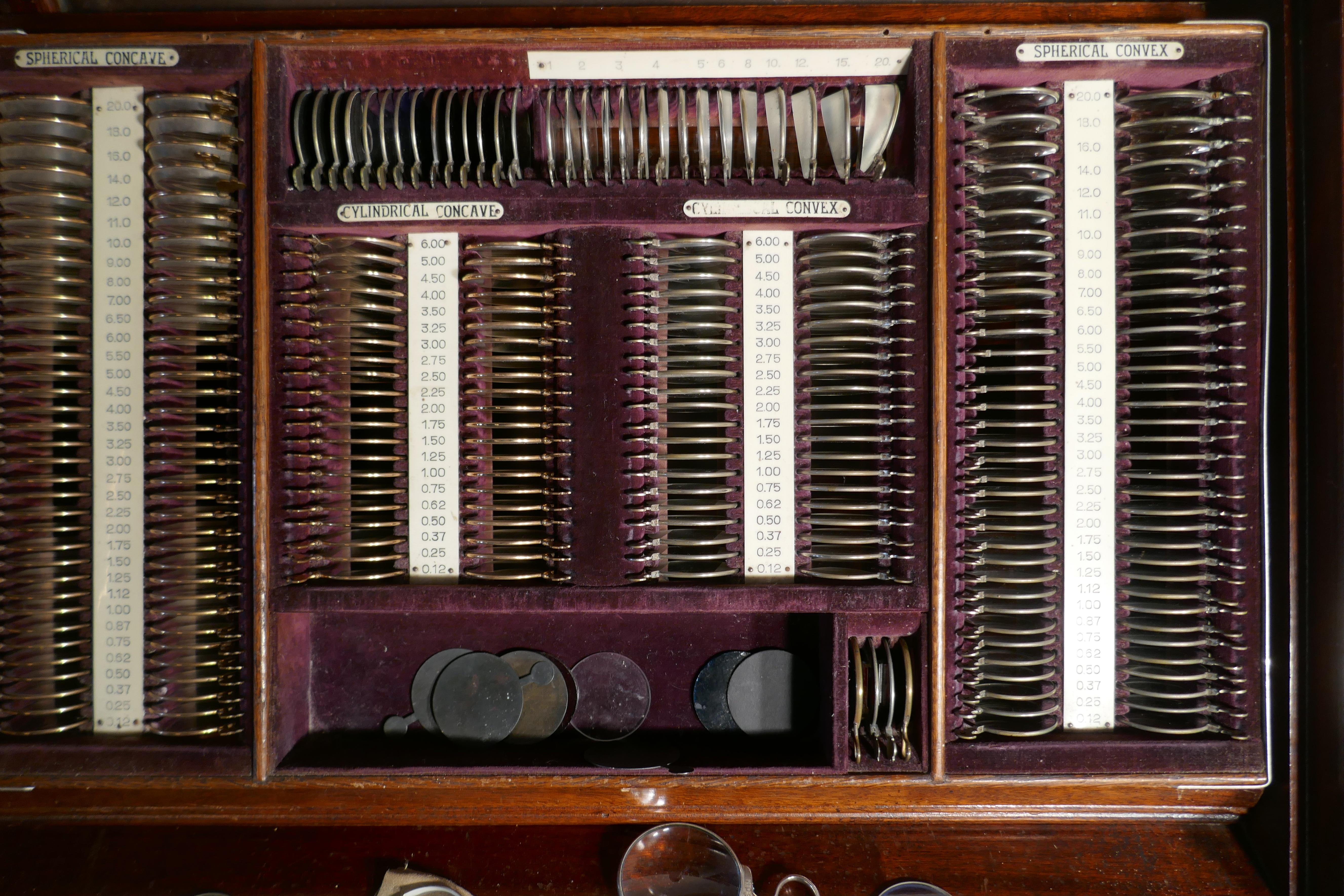 19. Jahrhundert Optiker oder Optometrist Test Brillengläser Kit in Kabinett  (Viktorianisch) im Angebot