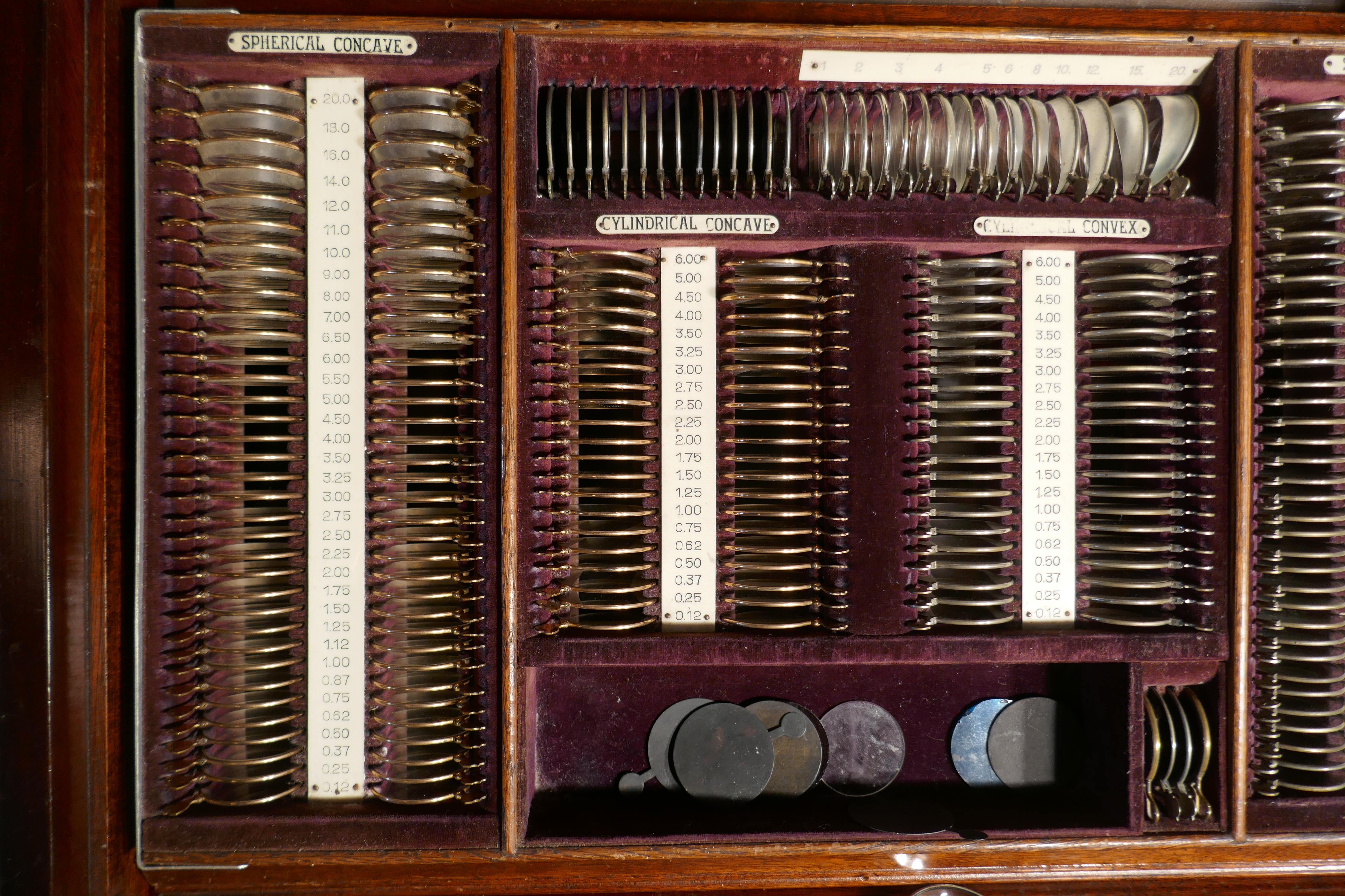 19. Jahrhundert Optiker oder Optometrist Test Brillengläser Kit in Kabinett  im Zustand „Gut“ im Angebot in Chillerton, Isle of Wight