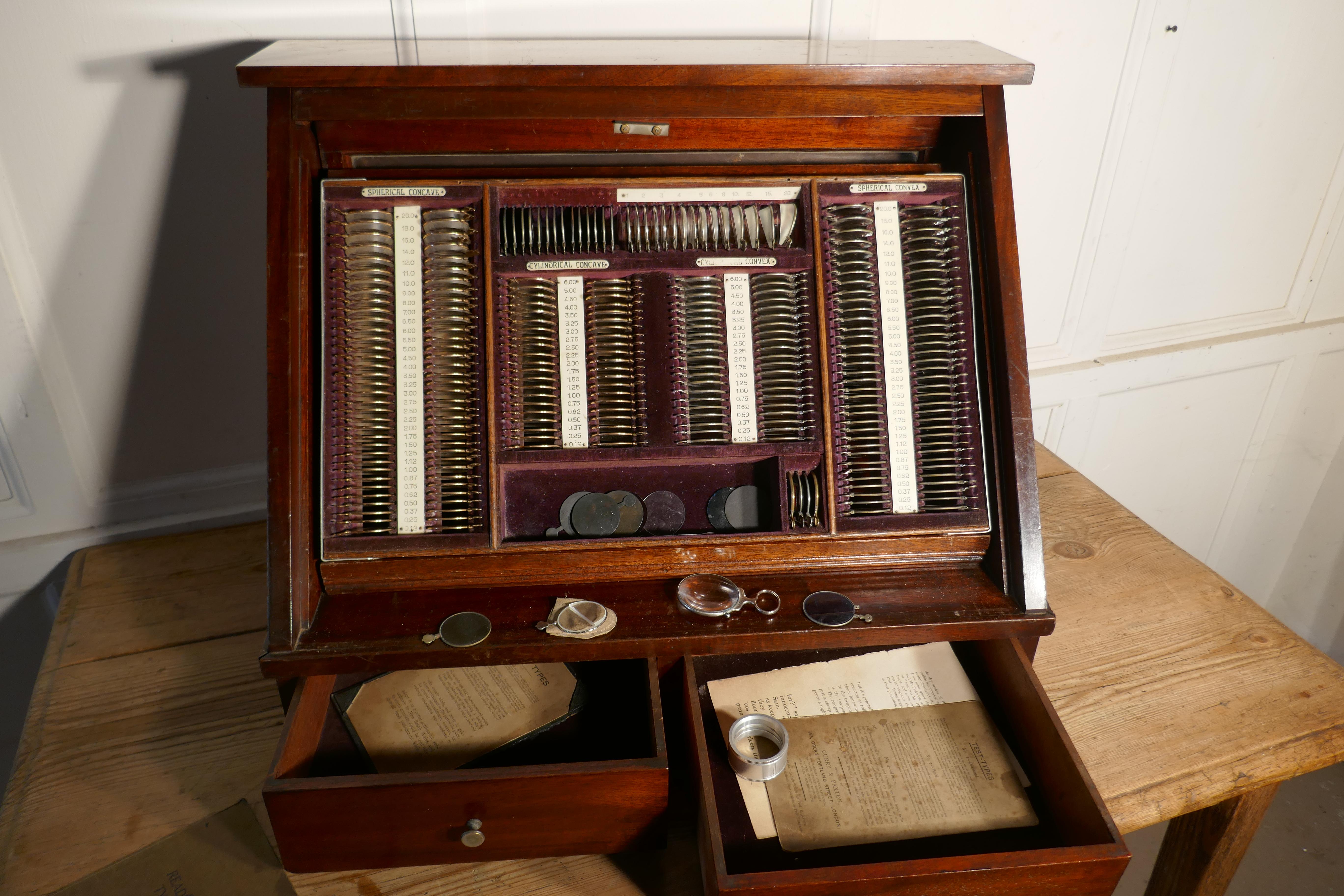 19. Jahrhundert Optiker oder Optometrist Test Brillengläser Kit in Kabinett  (Mahagoni) im Angebot