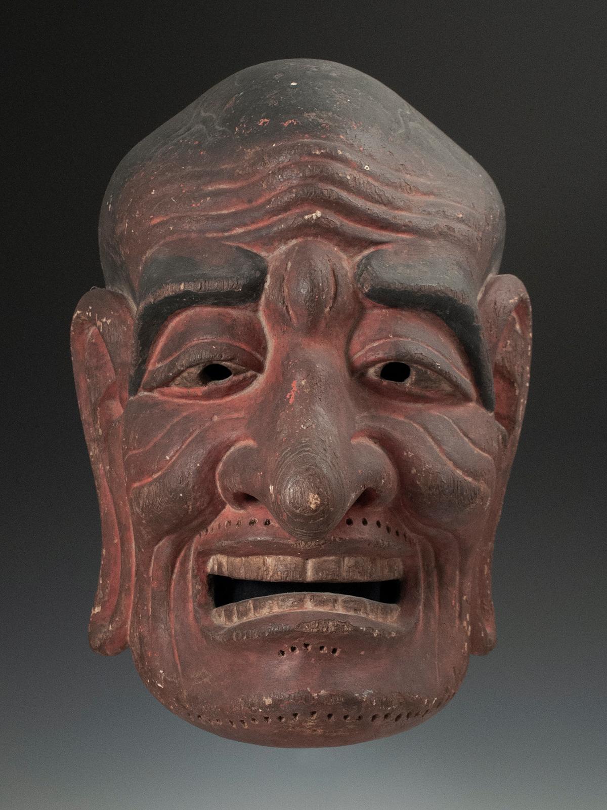 Masque bouddhiste rituel du 19e siècle ou plus ancien, Japon
Ex Collectional de Charles Smith, Université de Washington 

Masque rituel magistralement sculpté, utilisé lors des cérémonies du festival Shinto, représentant vraisemblablement un vieil