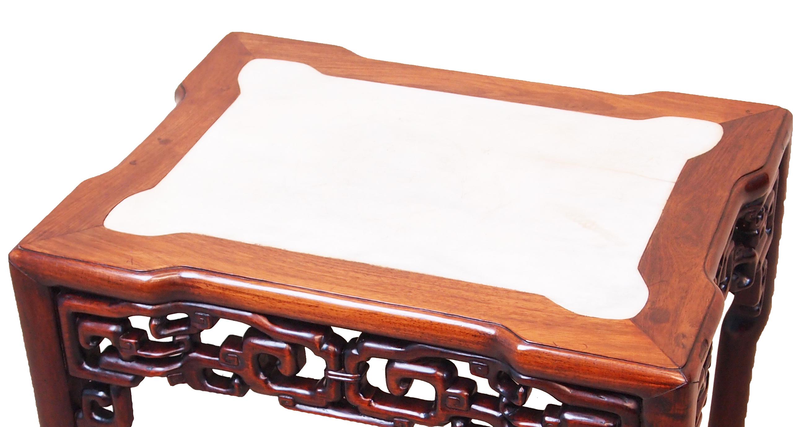 A very good quality mid-19th century oriental
hardwood coffee table having inset marble top
over elegant pierced frieze raised on
cabriole legs

(Much larger than the more commonly seen opium tables
which use their curved ends to stand on