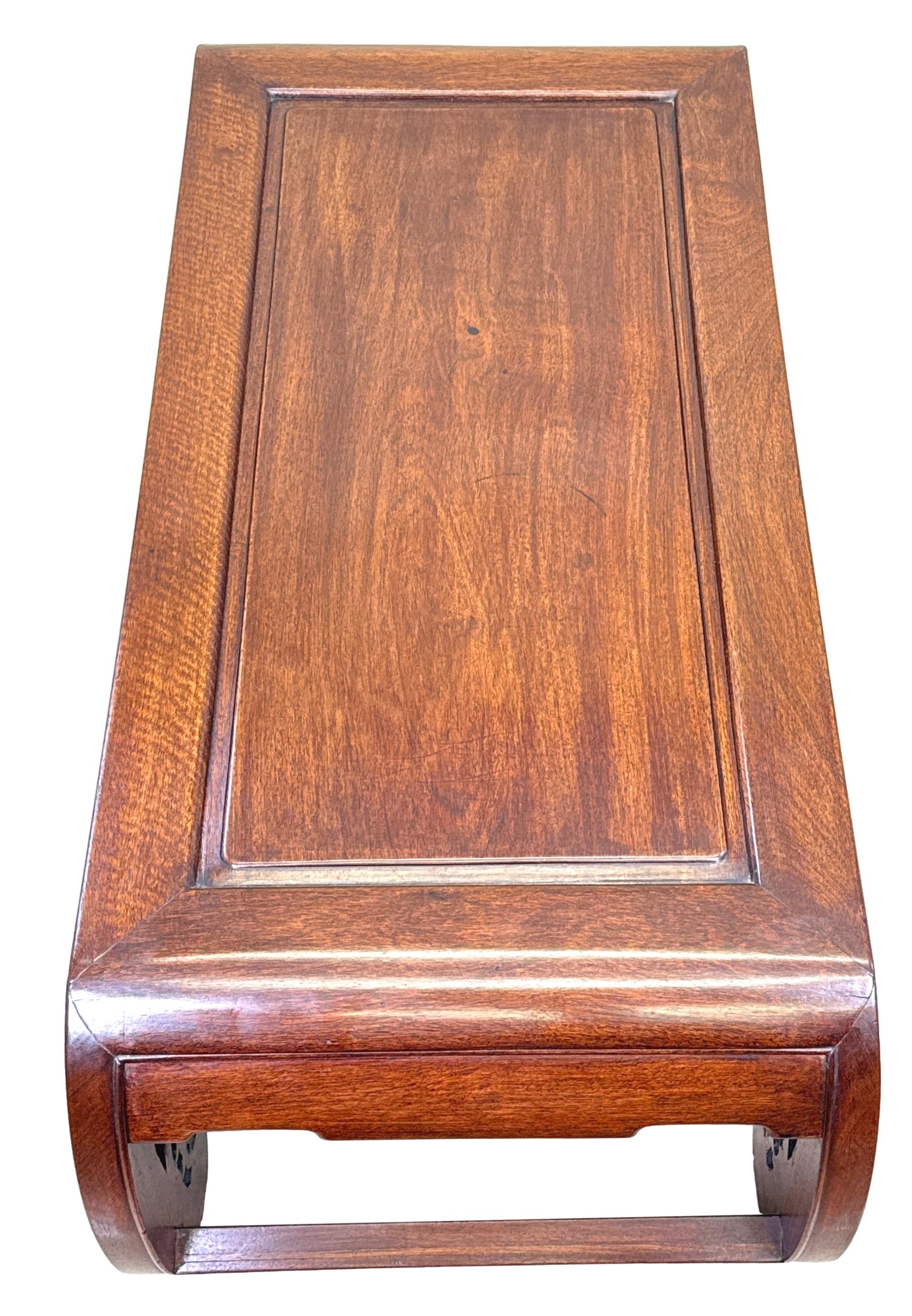 Victorien tardif Table basse orientale du 19ème siècle en bois dur et opium en vente