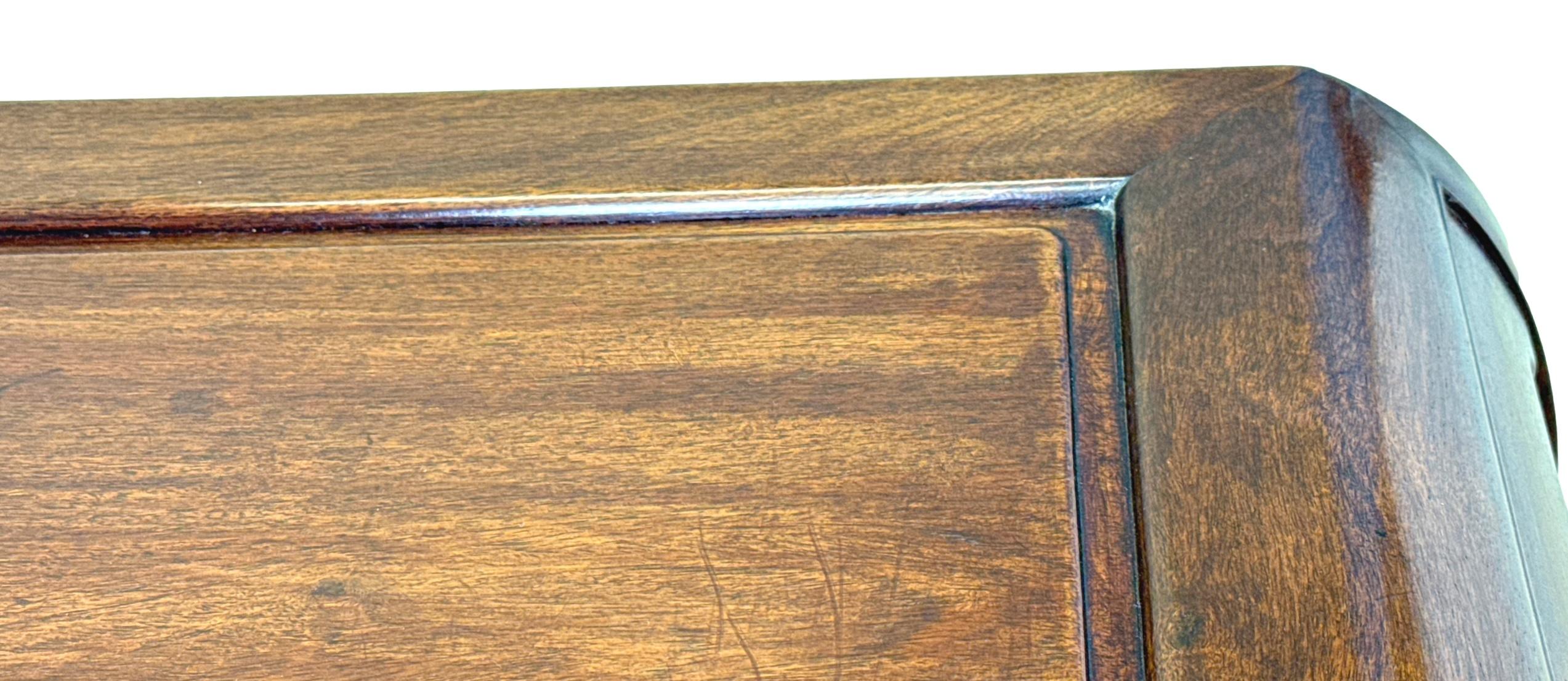 XIXe siècle Table basse orientale du 19ème siècle en bois dur et opium en vente