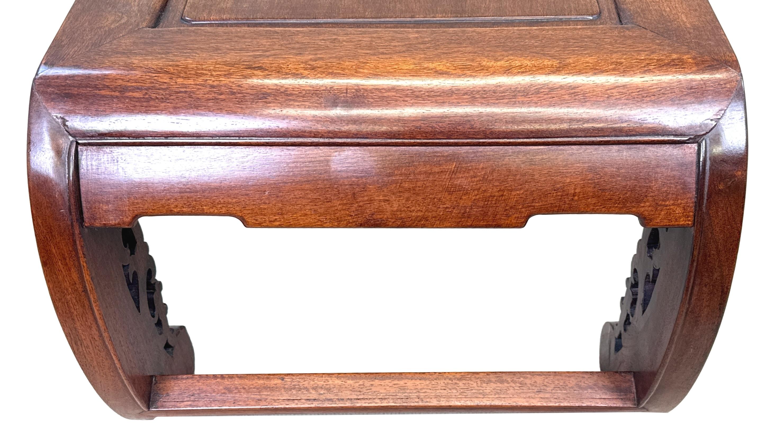 Bois de feuillus Table basse orientale du 19ème siècle en bois dur et opium en vente