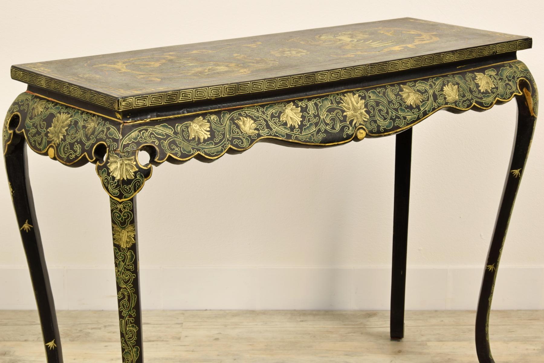 19th Century, Oriental Lacquered and Giltwood Console Table For Sale 4