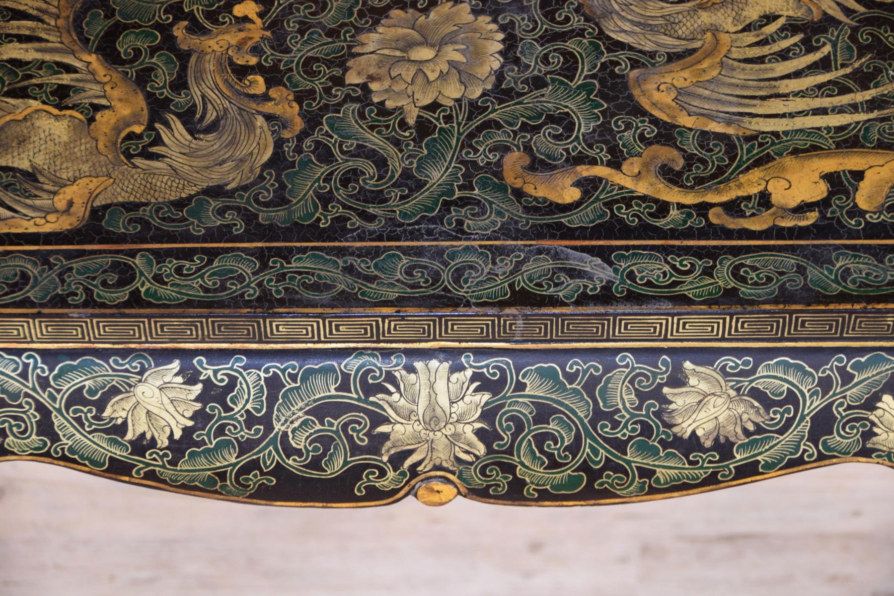 table console en bois doré et laqué oriental:: 19ème siècle en vente 6