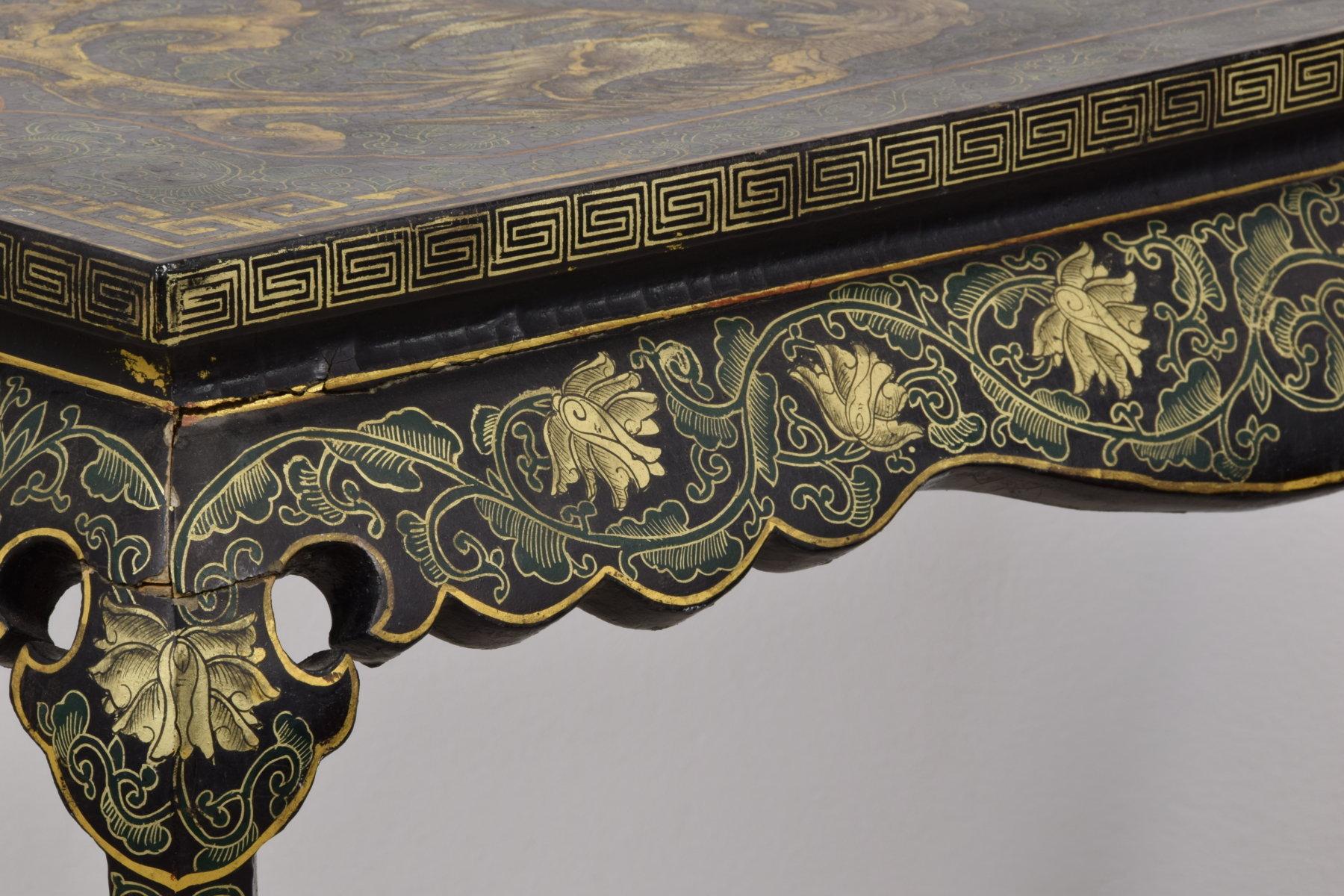 19th Century, Oriental Lacquered and Giltwood Console Table For Sale 7