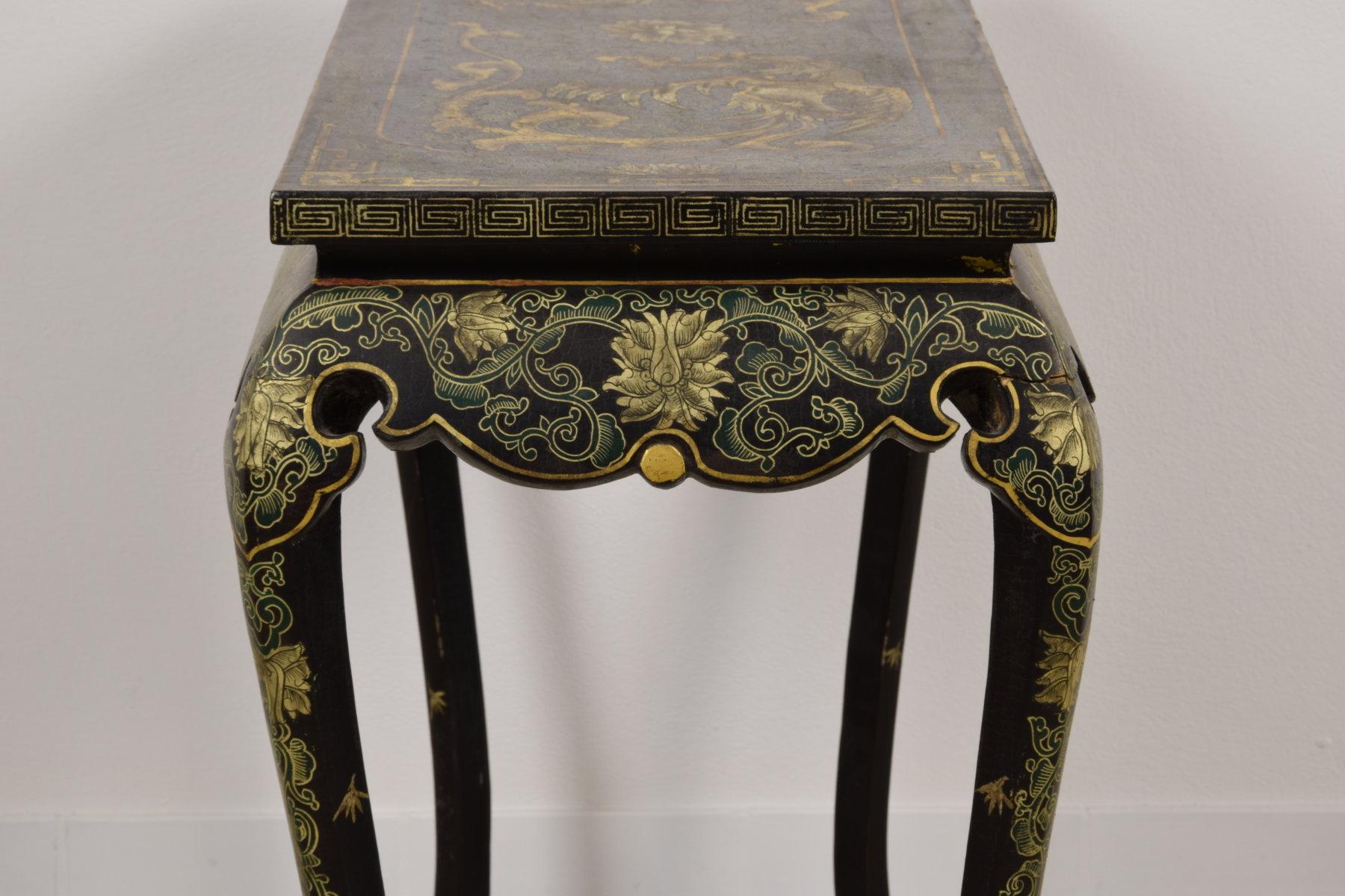 19th Century, Oriental Lacquered and Giltwood Console Table For Sale 11