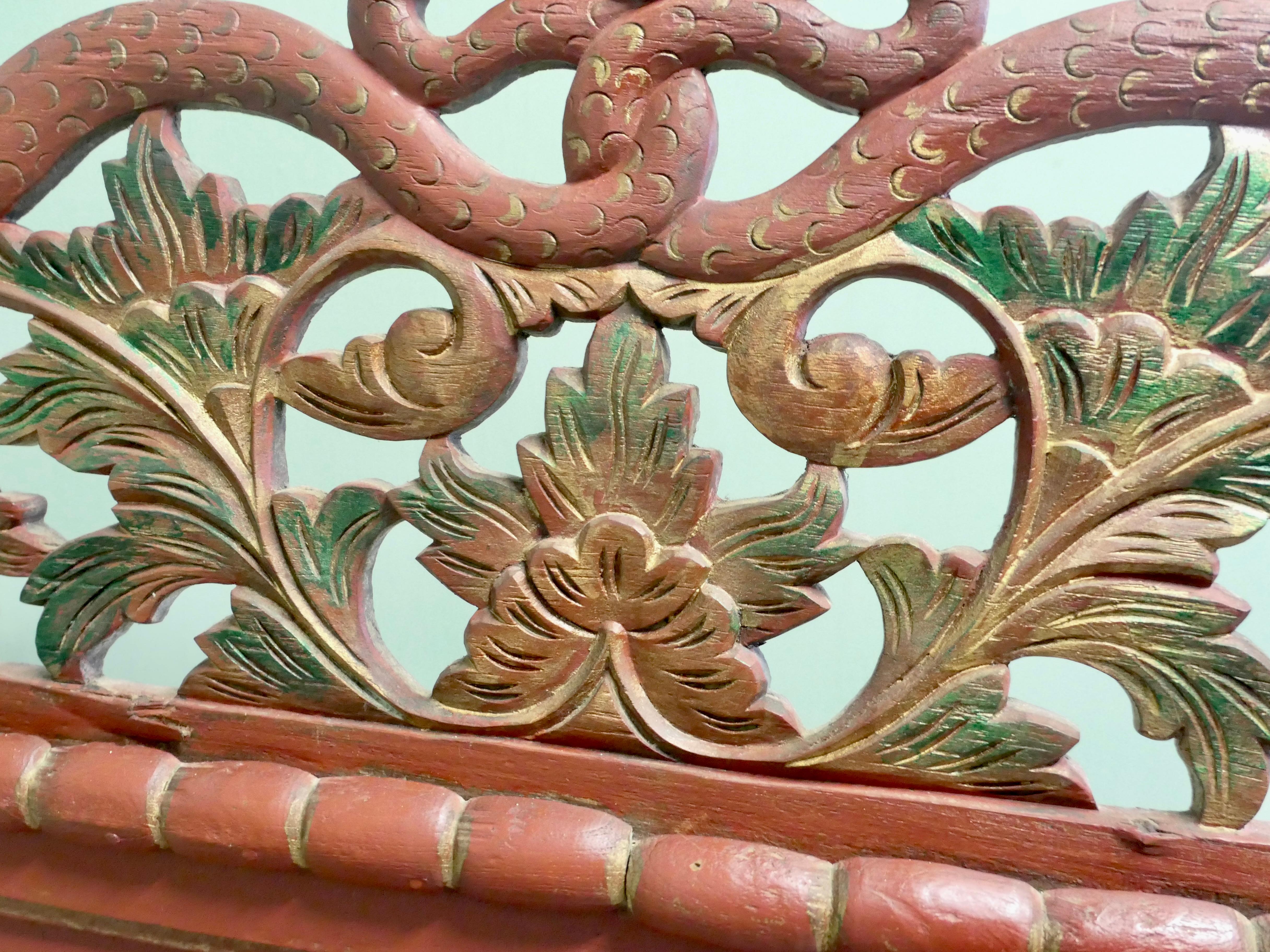 Specchio orientale dipinto in lacca rossa del XIX secolo In condizioni buone in vendita a Godshill, Isle of Wight