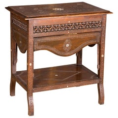 Table orientale du XIXe siècle, avec marabout incrusté, vers 1900