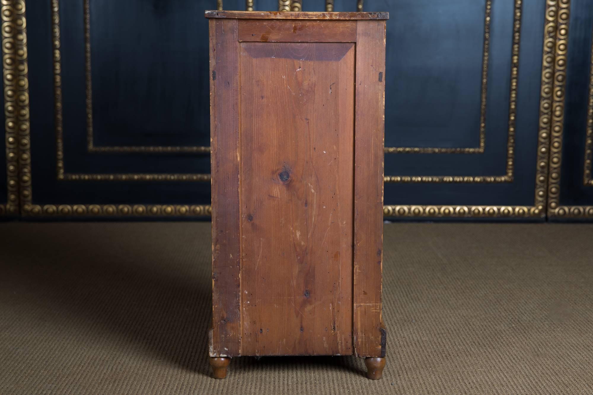Cassettiera Biedermeier originale del XIX secolo in legno di ciliegio in vendita 4