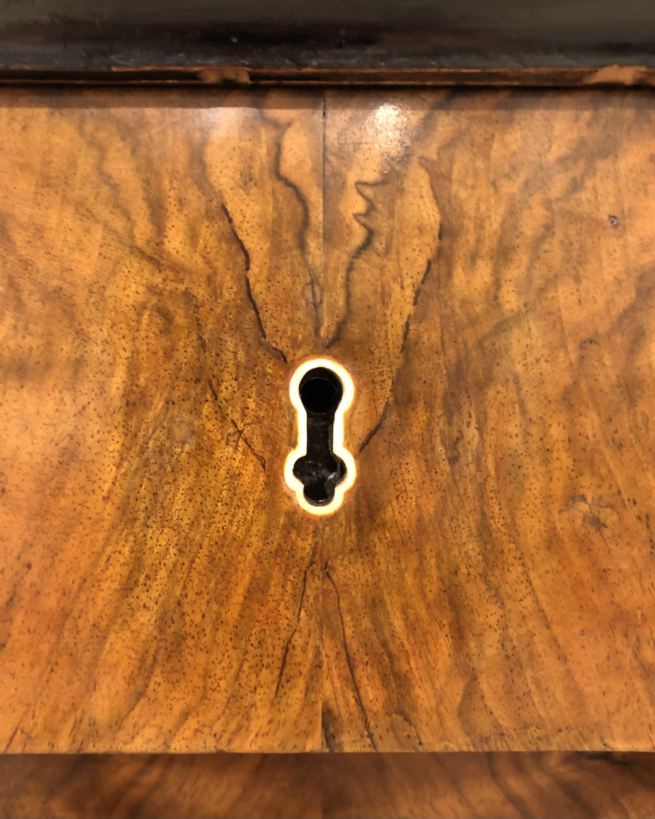 19th Century Original Biedermeier Chest of Drawers in Walnut In Good Condition In Madrid, MD