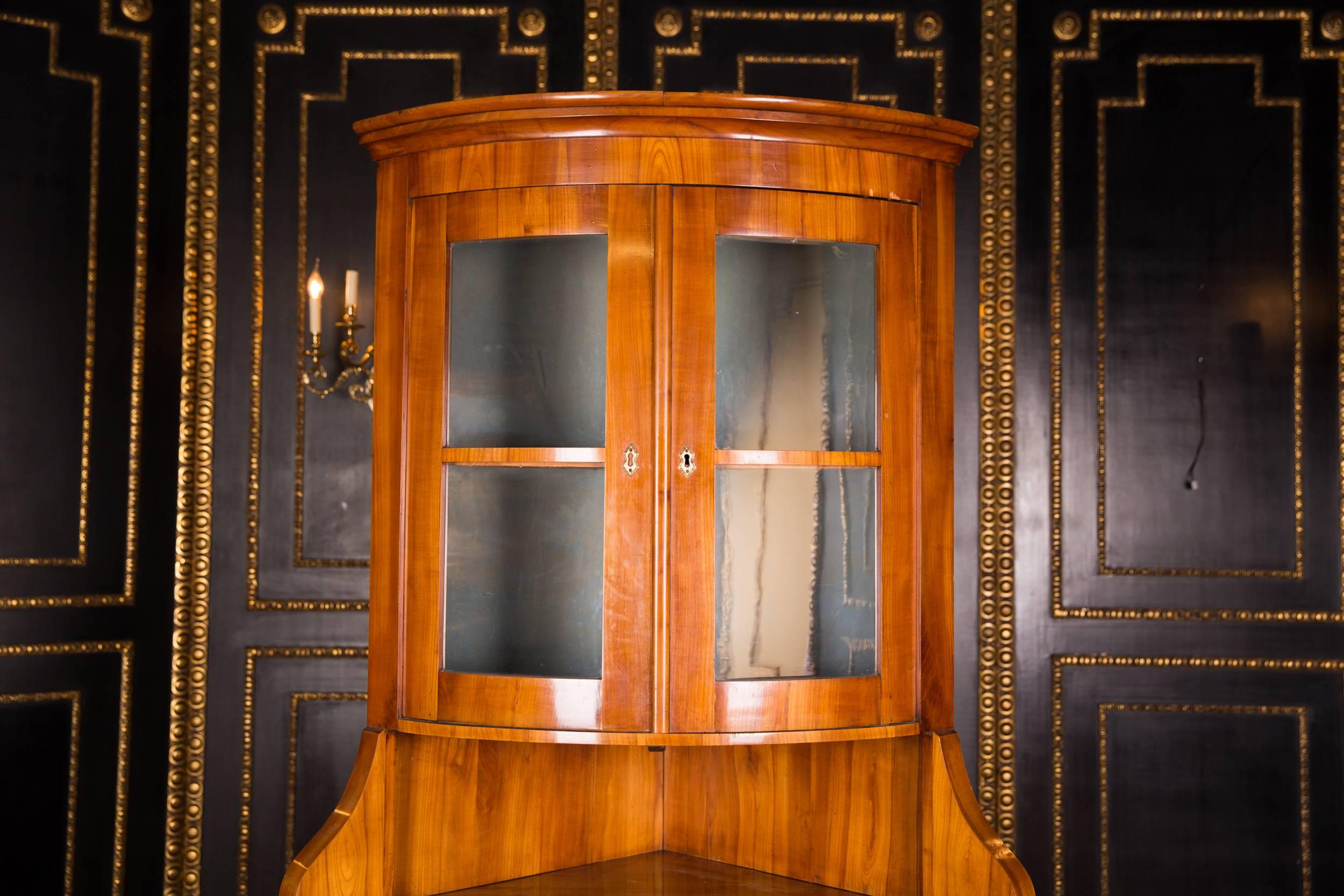 19th Century Original Biedermeier Corner Vitrine Cherry Veneer In Good Condition In Berlin, DE