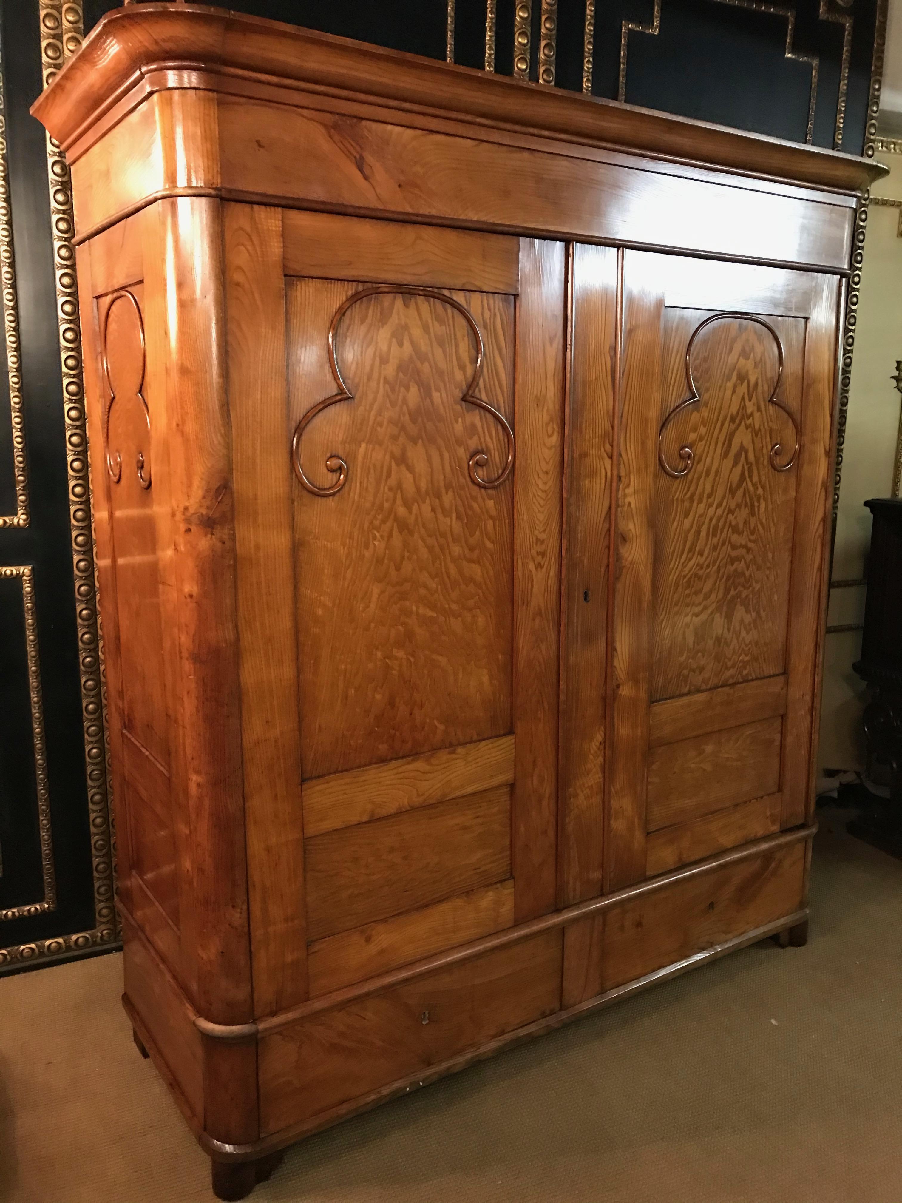 19th Century Original Biedermeier Hallway Cabinet Wardrobe circa 1830 Ash 10