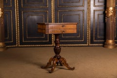 Mesa de Costura Biedermeier Original del Siglo XIX circa 1835 con Chapa de Caoba