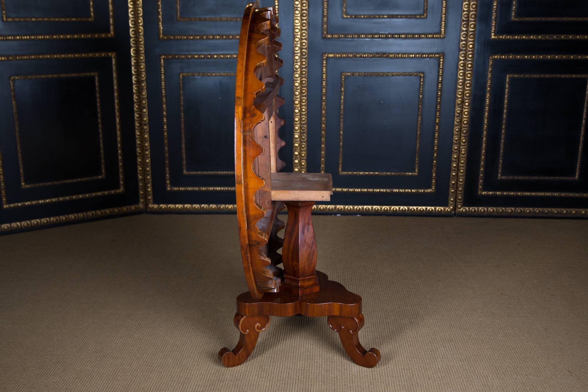 Table Biedermeier d'origine du 19ème siècle en bois d'acajou patiné chaud en vente 1