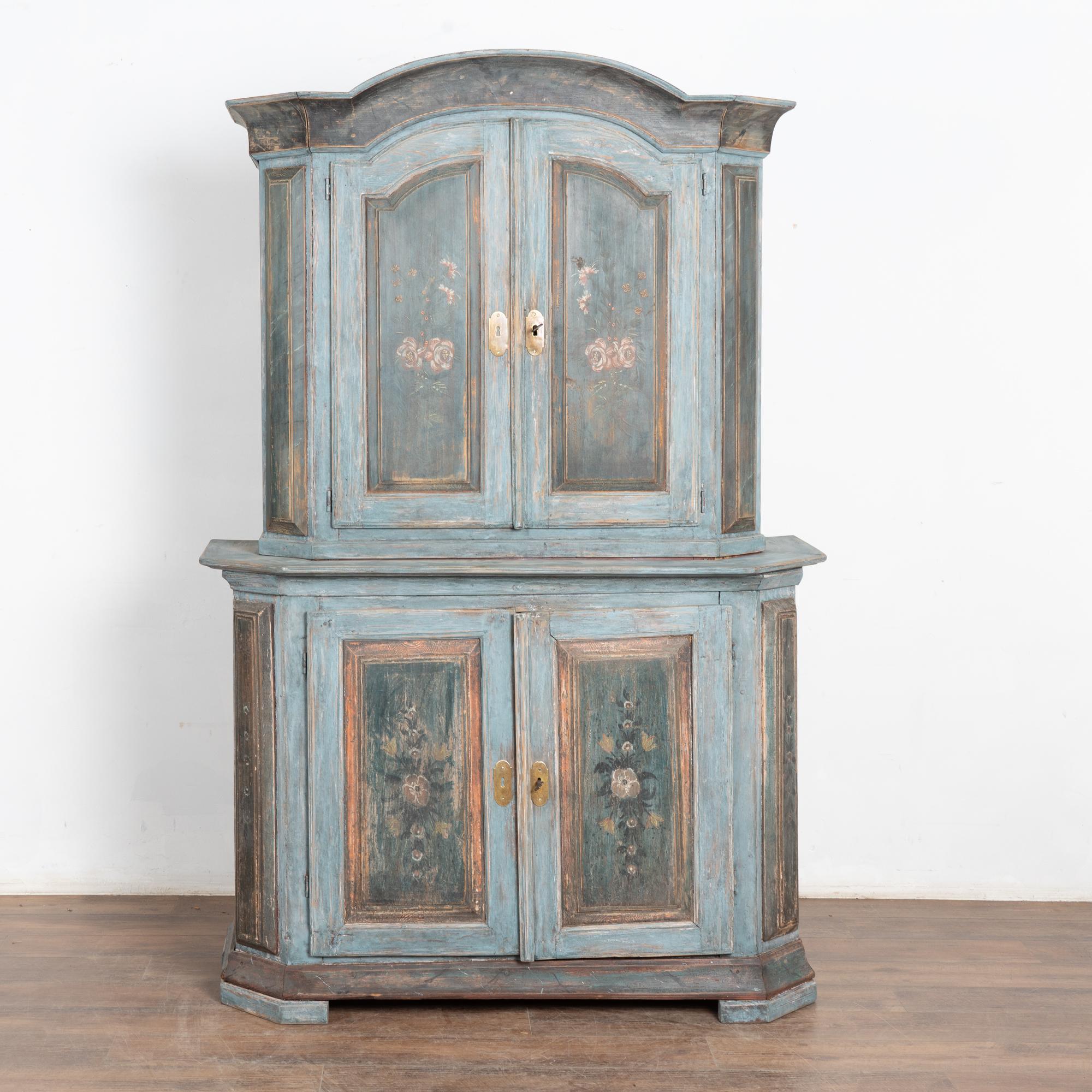 Armario sueco original del siglo XIX pintado de azul en venta 5