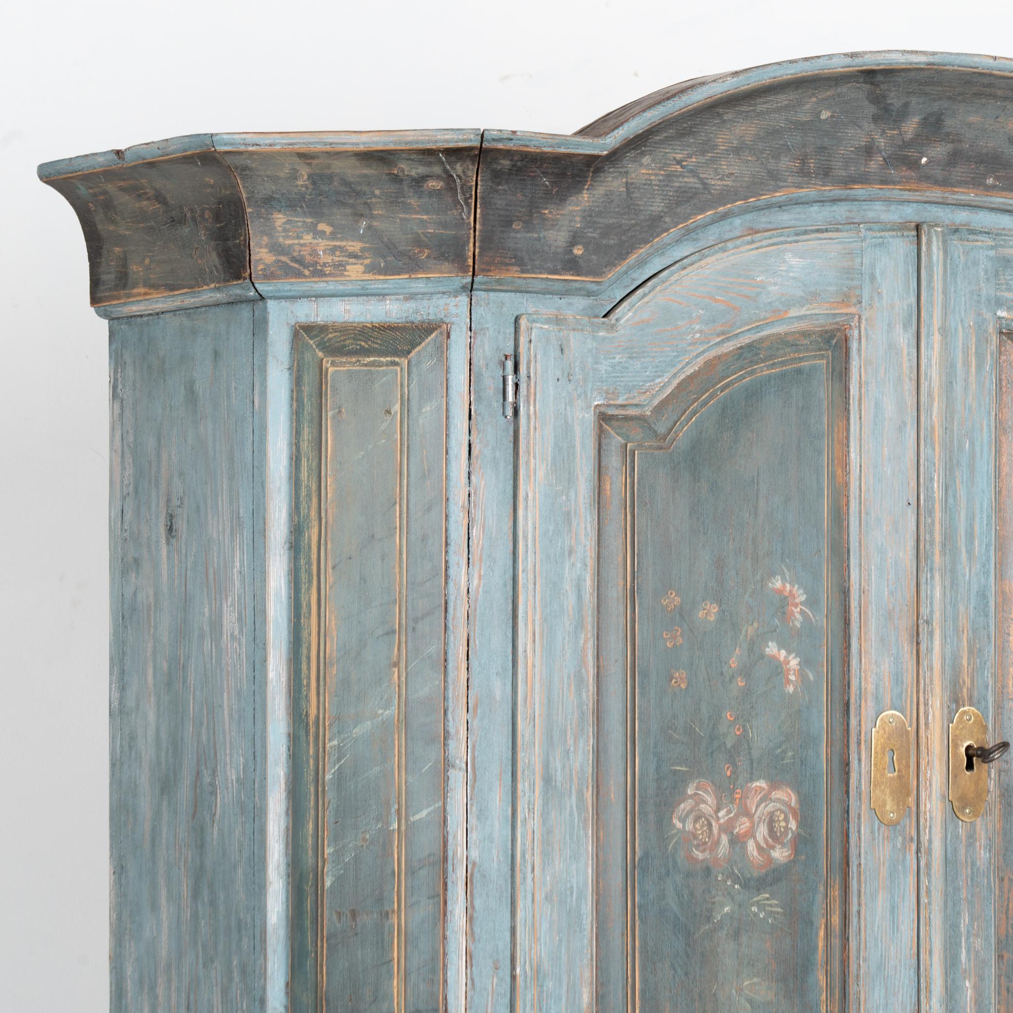 Armario sueco original del siglo XIX pintado de azul Pino en venta
