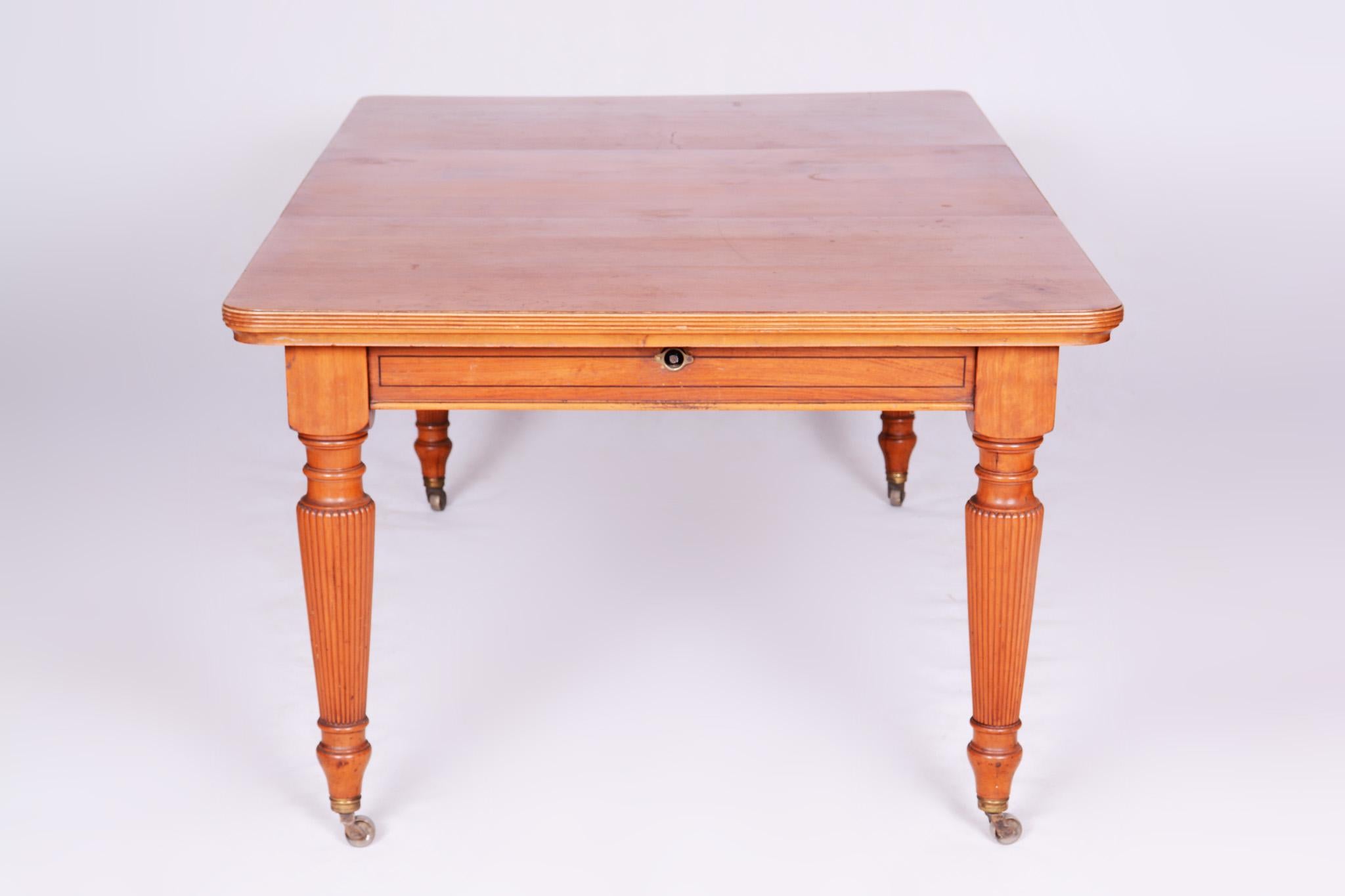 Individual items are not for sale separately.

A very popular supplier and manufacturer of furniture, Maple & Co.
It is a perfect example of the English aristocracy and is still in great demand.

The whole set is remarkable in that it has been