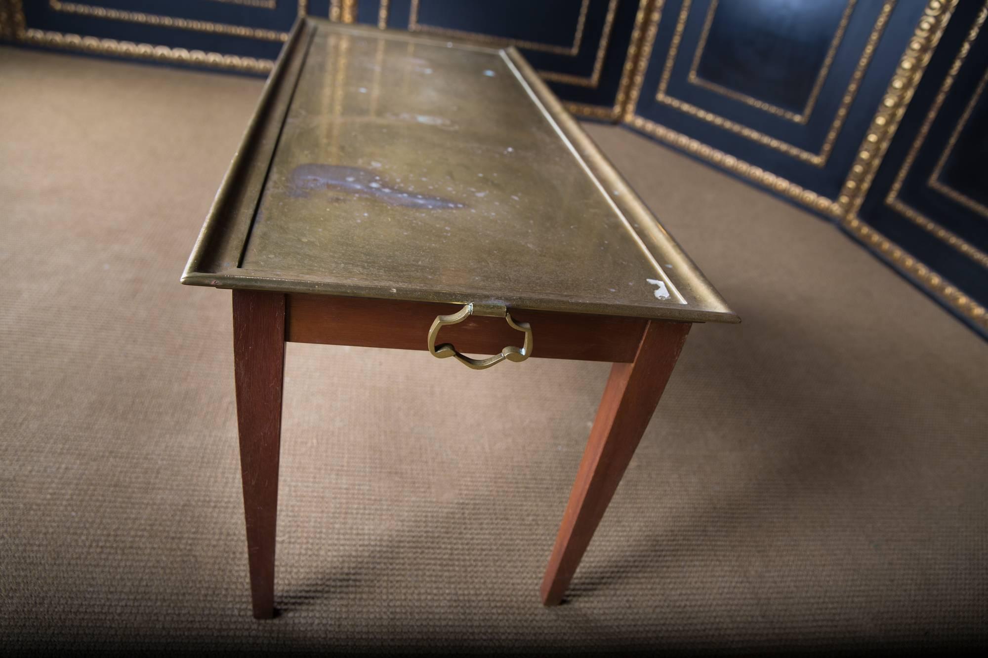 Regency Table de service anglaise d'origine du 19ème siècle en acajou patiné à la chaleur en vente