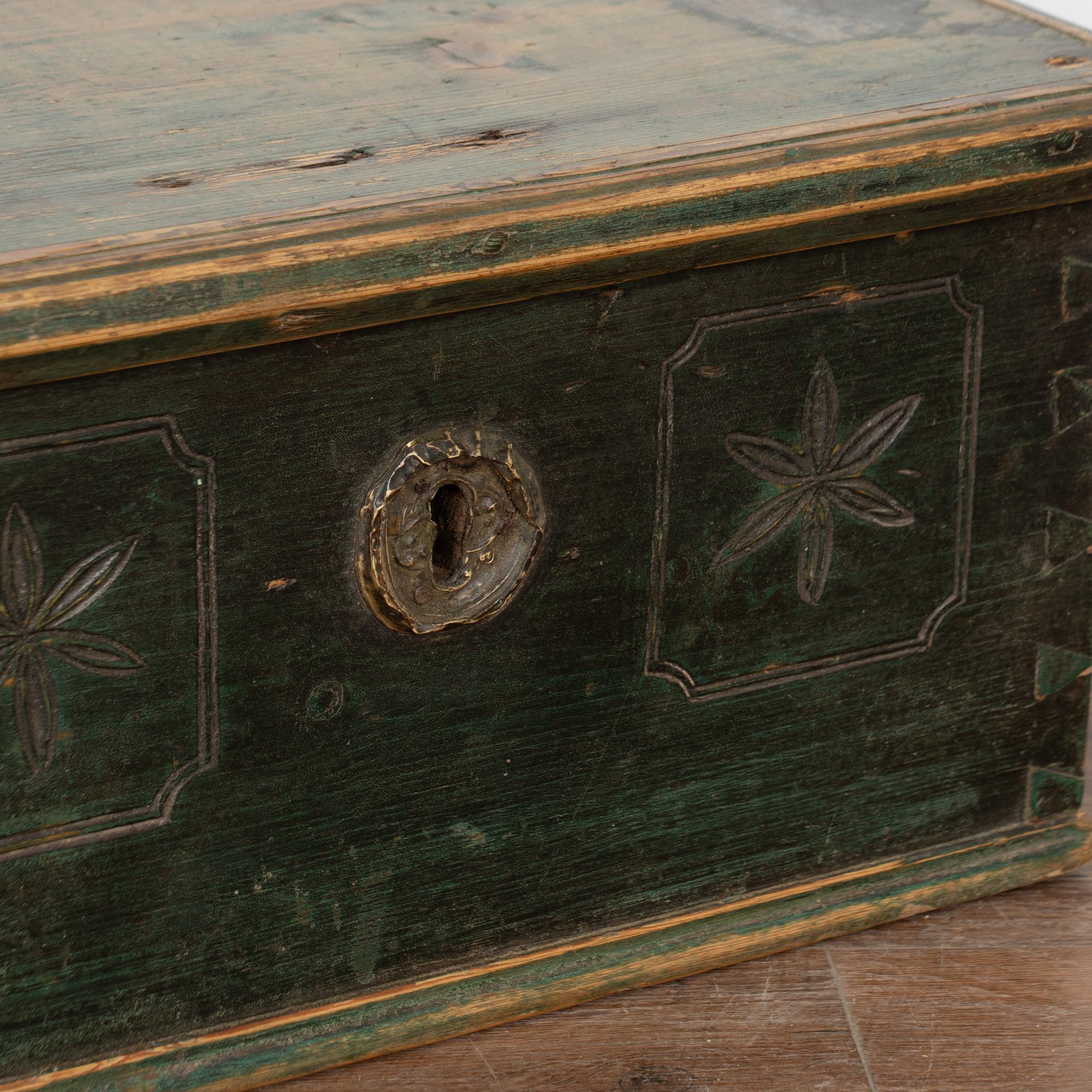 Scatola originale dipinta di verde del XIX secolo o piccolo baule piatto, Ungheria in vendita 7