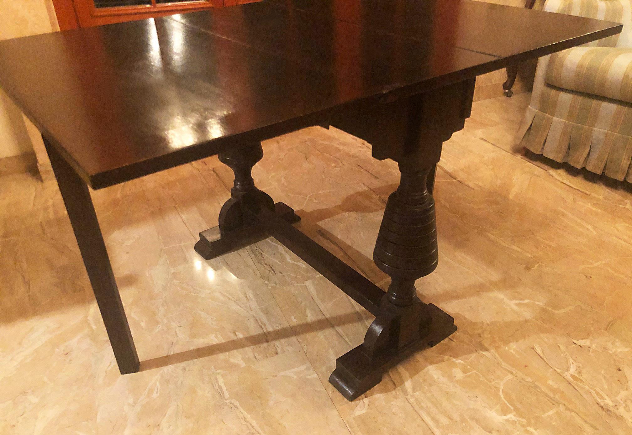 Country  Original  Table à rayures en chêne massif, belle comme table console, couleur foncée en vente