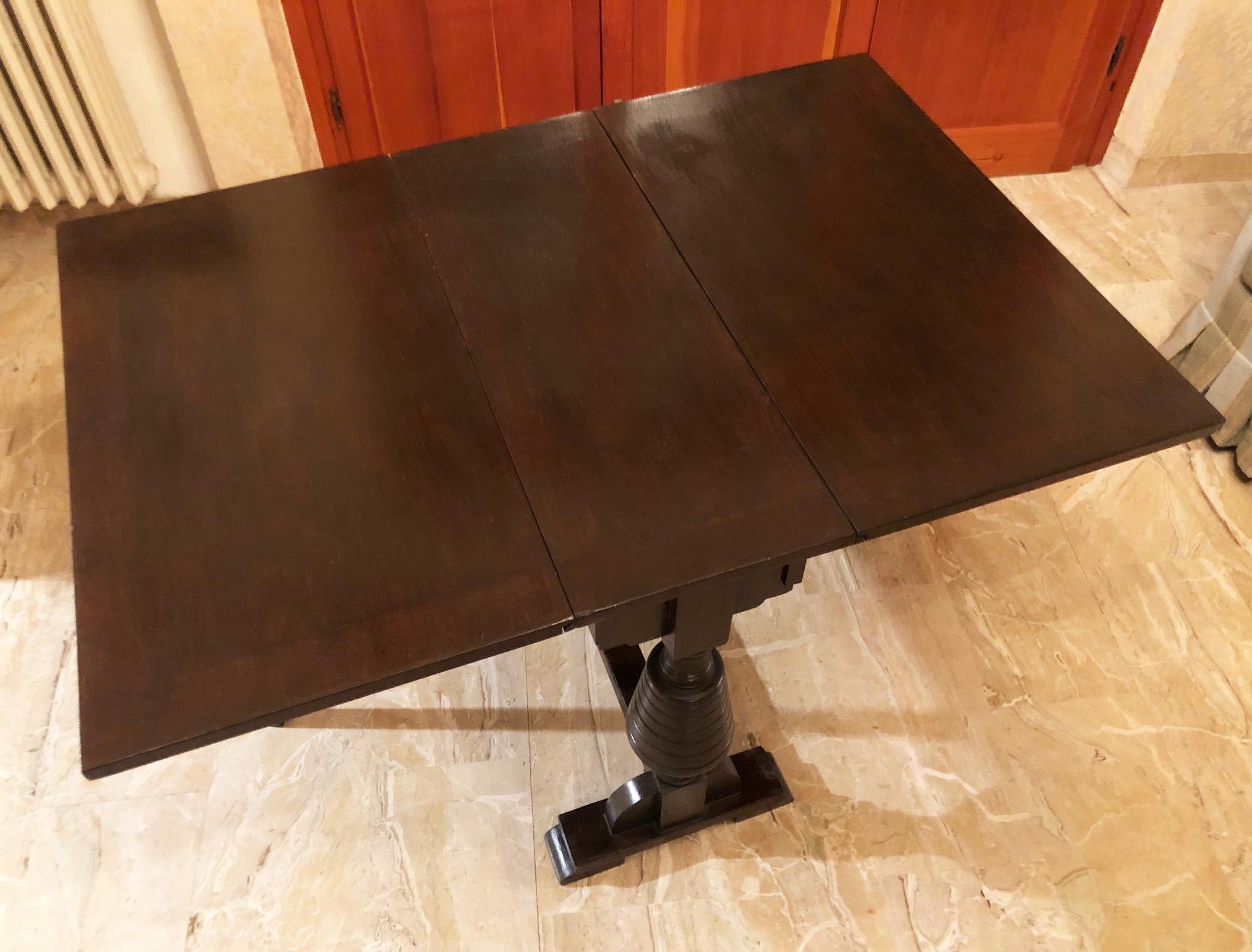 Fin du XIXe siècle  Original  Table à rayures en chêne massif, belle comme table console, couleur foncée en vente